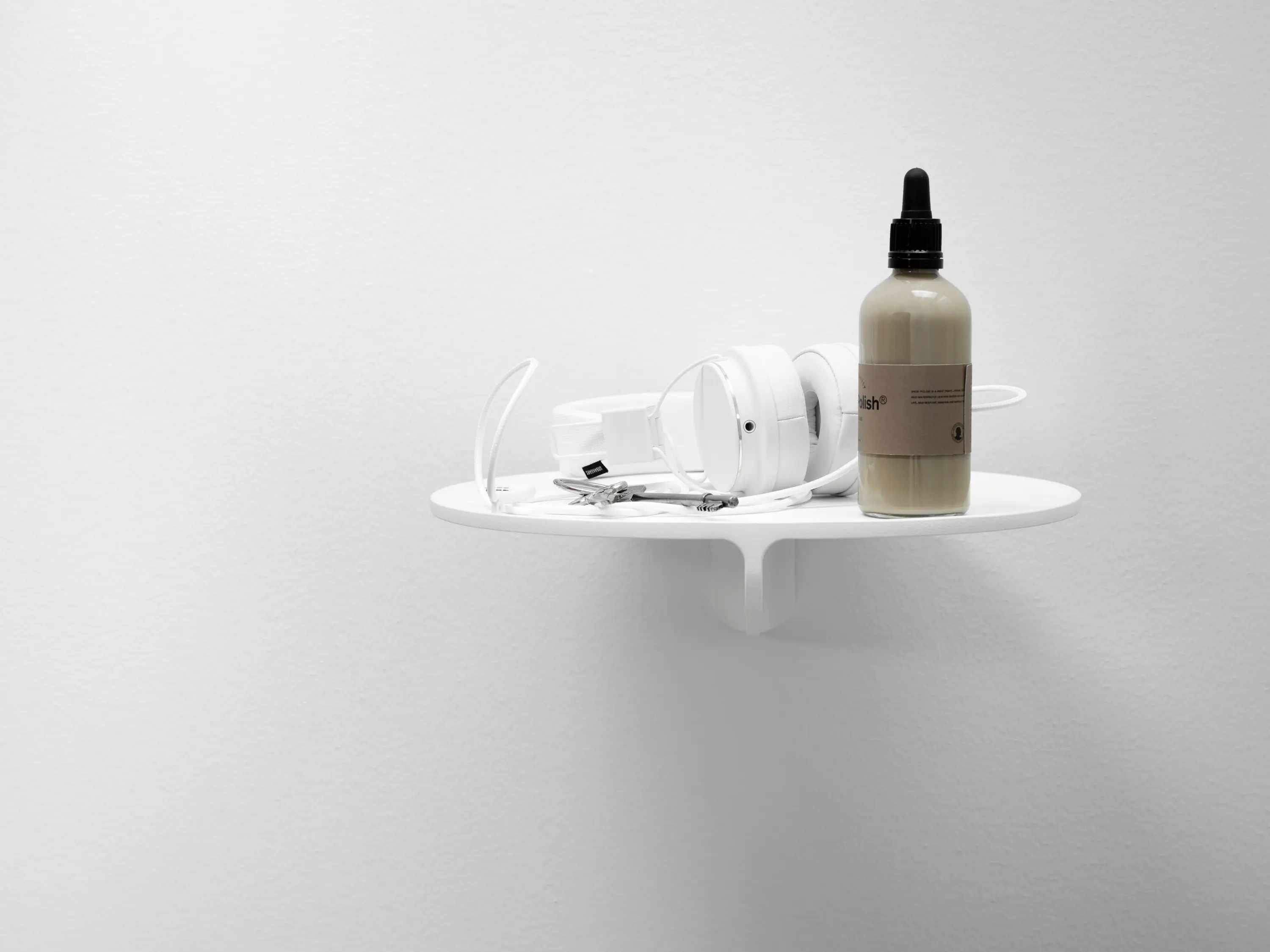 string furniture - Museum shelf, white