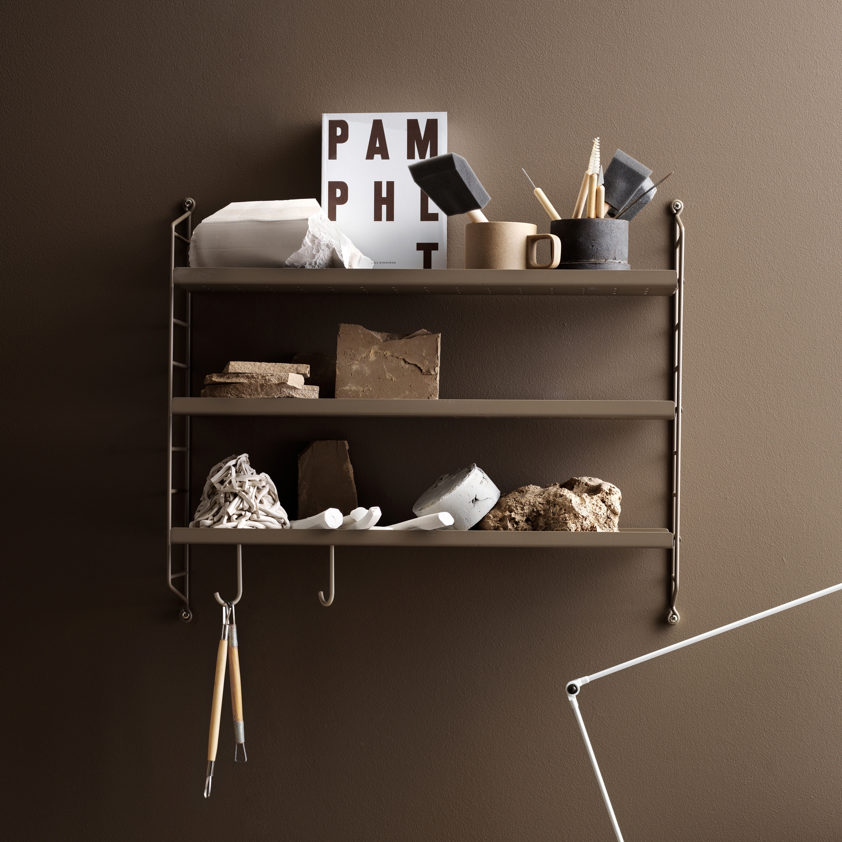 String Pocket metal in taupe