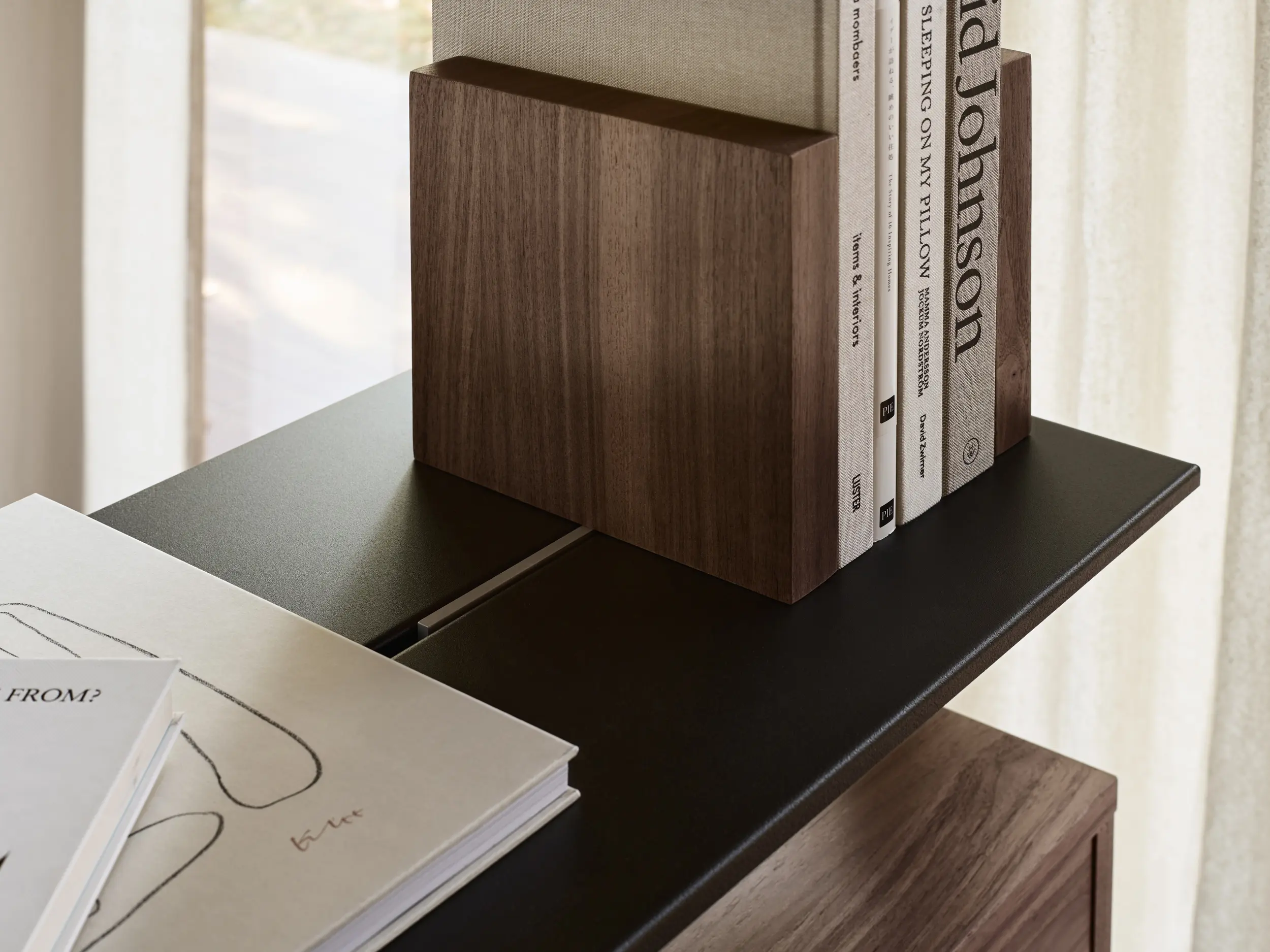 string furniture - Pira G2 - Bookend in solid walnut