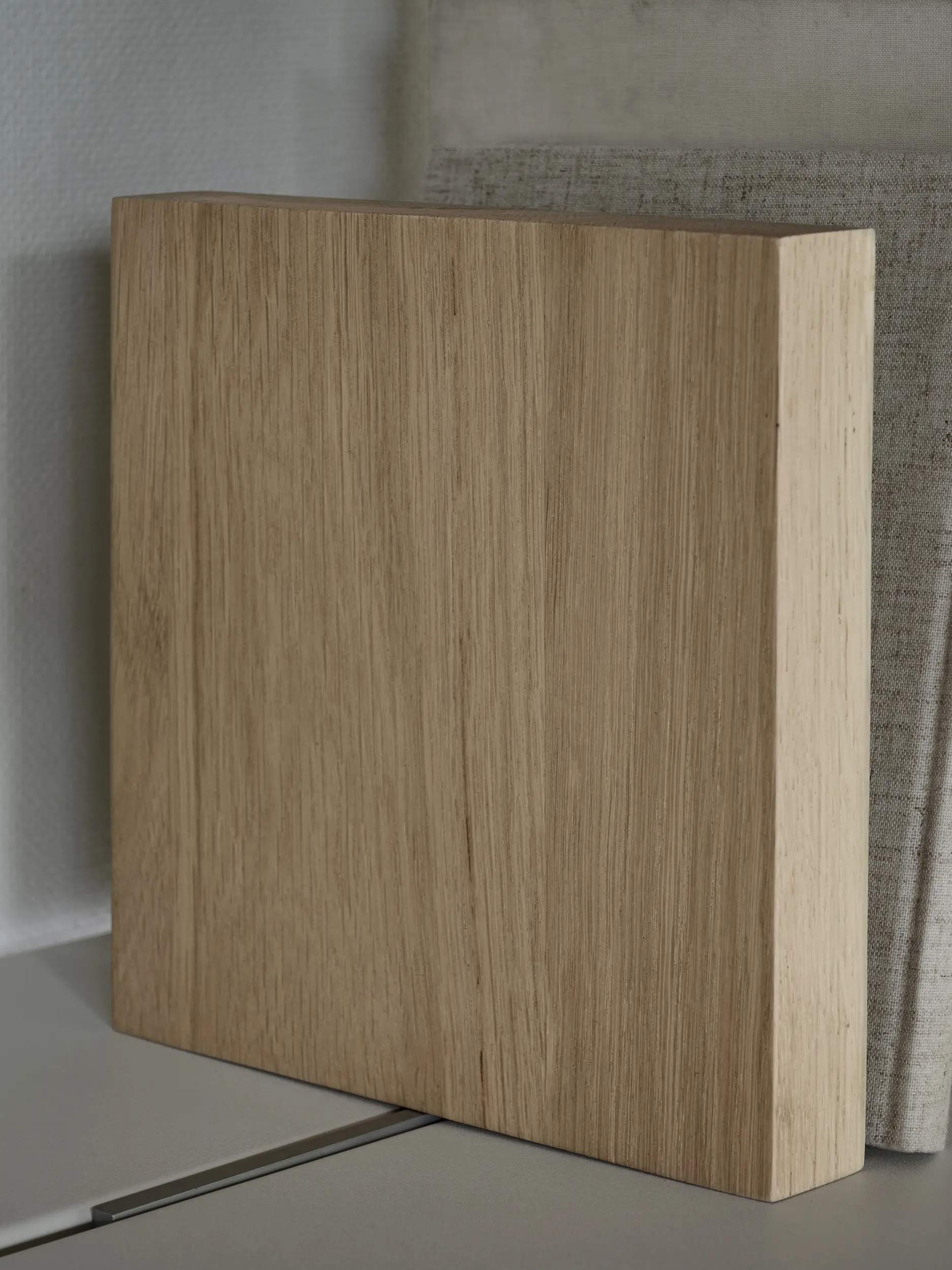 string furniture - Pira G2 - Bookend in solidwhite oak