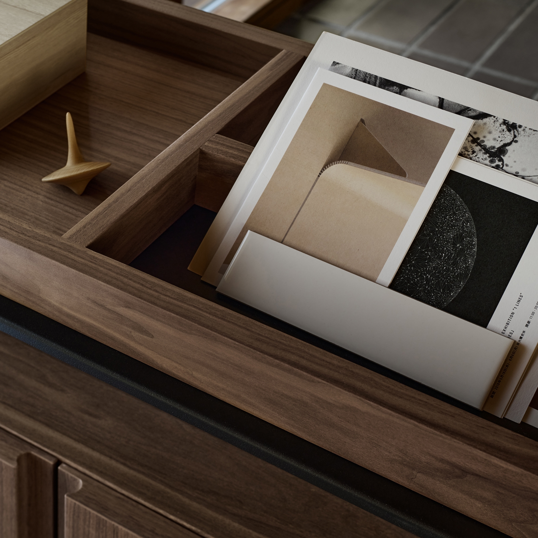 Pira G2 - Organiser in solid walnut