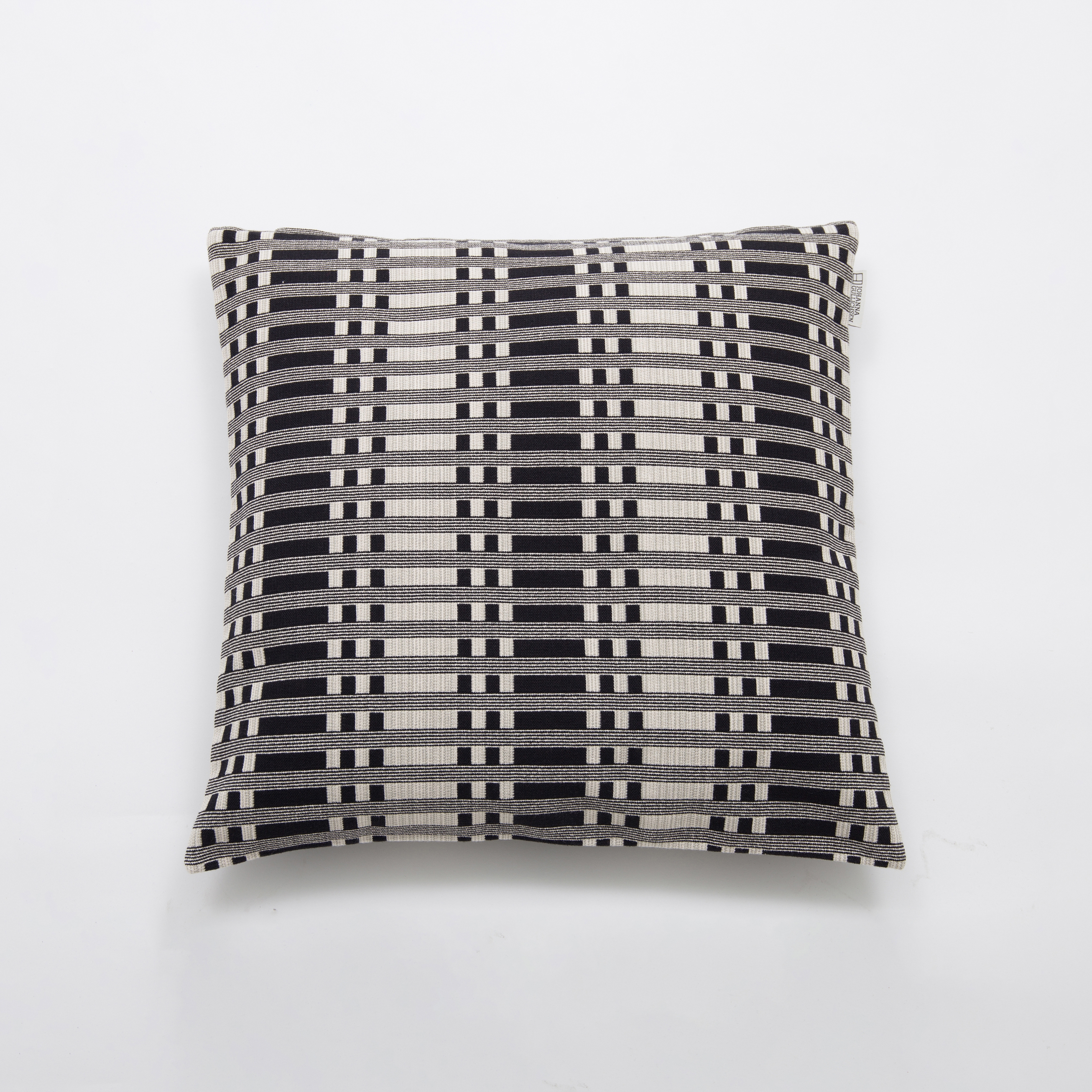 Afficher le produit Cushion cover 50 Tithonus Black du fabricant Johanna Gullichsen