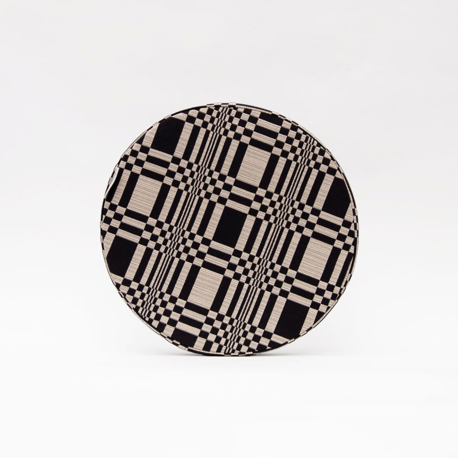 Mostrar el producto Discushion Doris black del fabricante Johanna Gullichsen