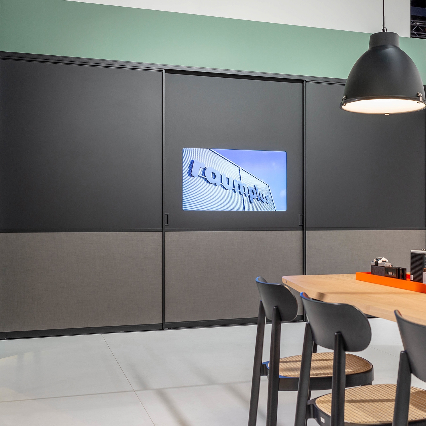 Afficher le produit S 1200 sliding tv door du fabricant raumplus