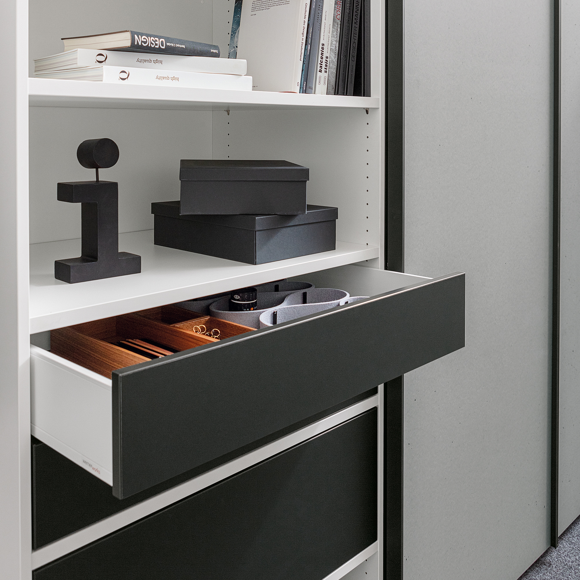 Display product basic S Suspended door system from manufacturer werner works