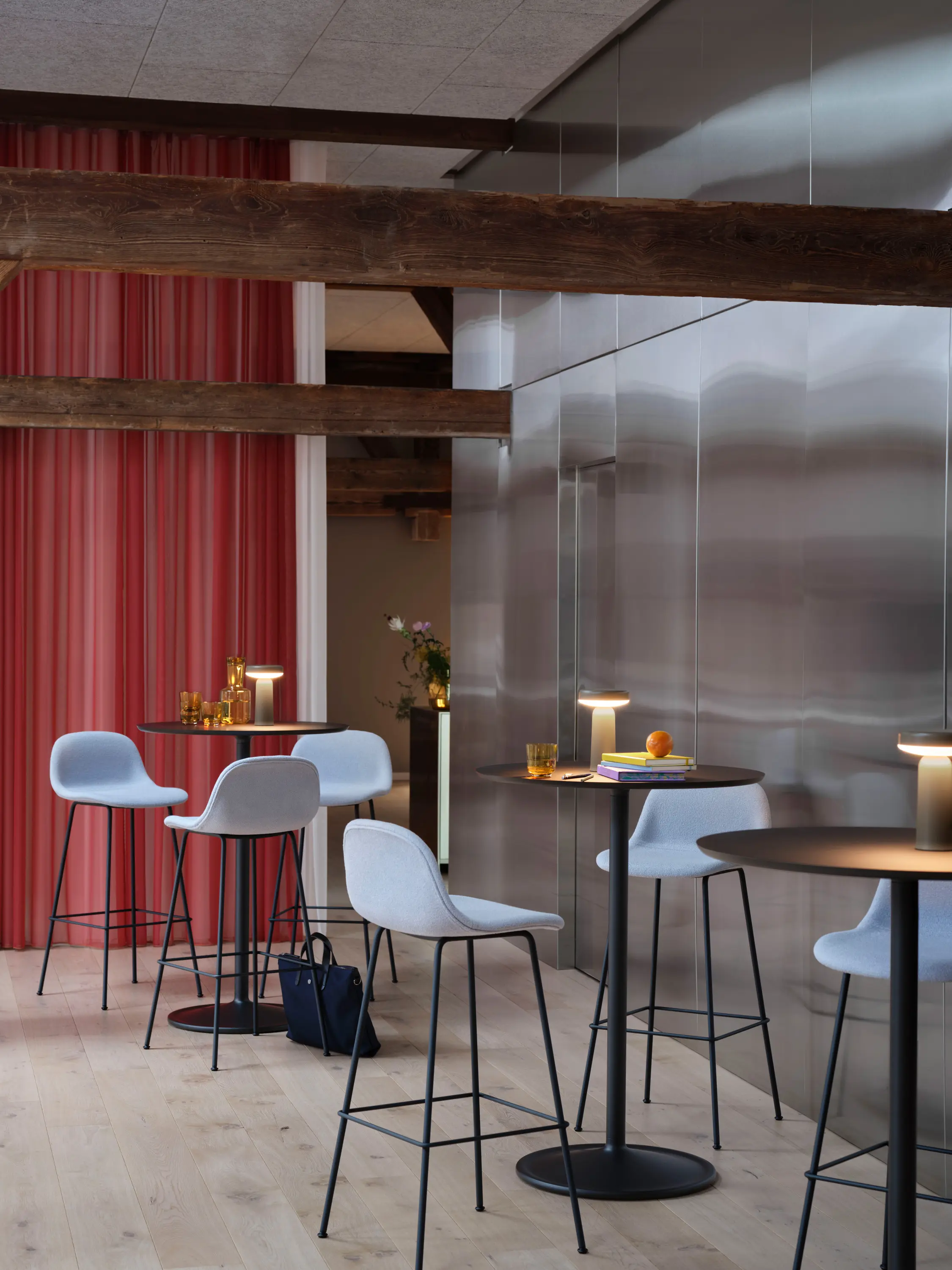 Muuto - Fiber Counter Stool | Tube Base