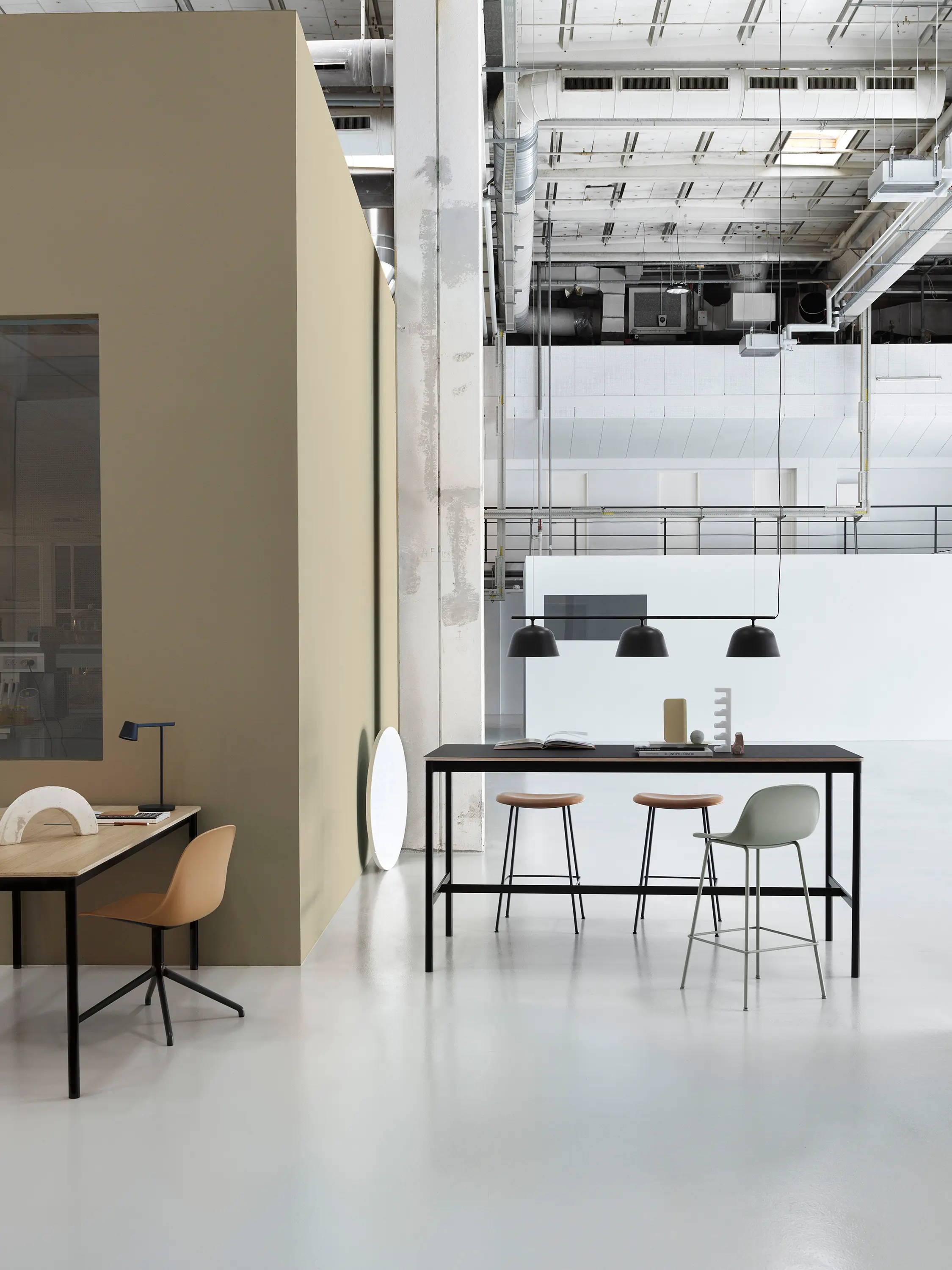 Muuto - Fiber Counter Stool | Tube Base