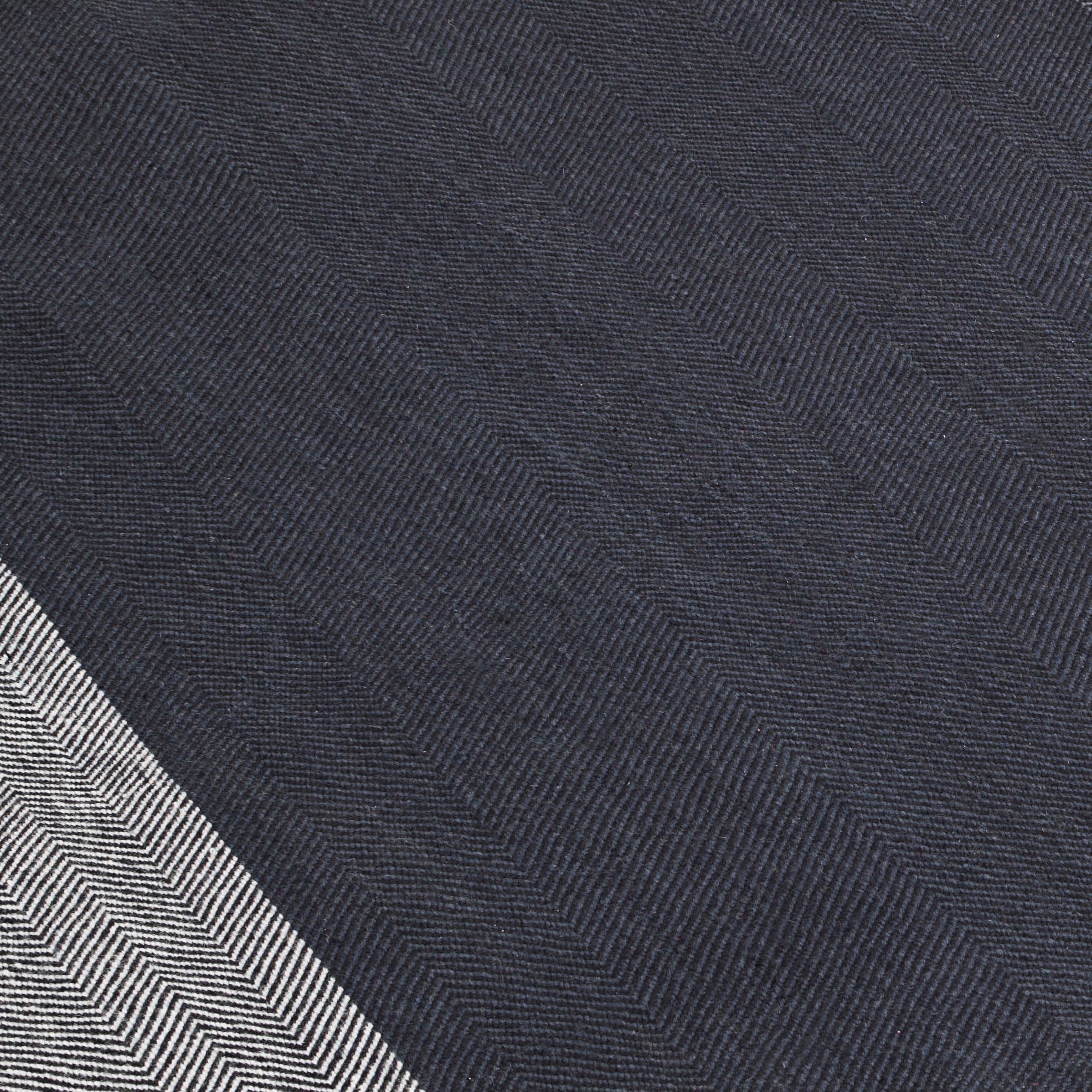 Display product Varjo Rug from manufacturer Muuto