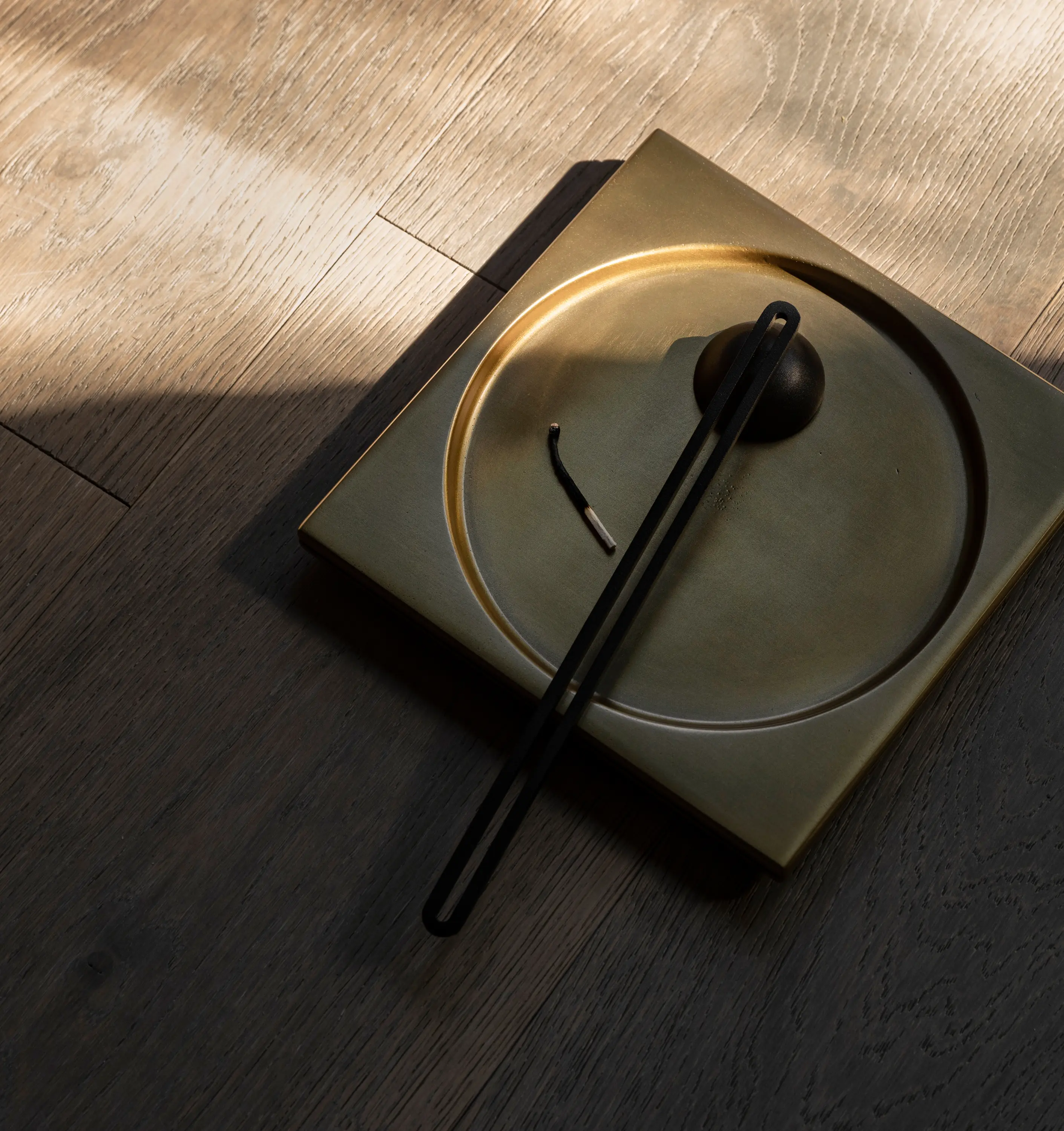 Audo Copenhagen - Clip Candle Holder, Table, 3-arm, H5 | Brass
