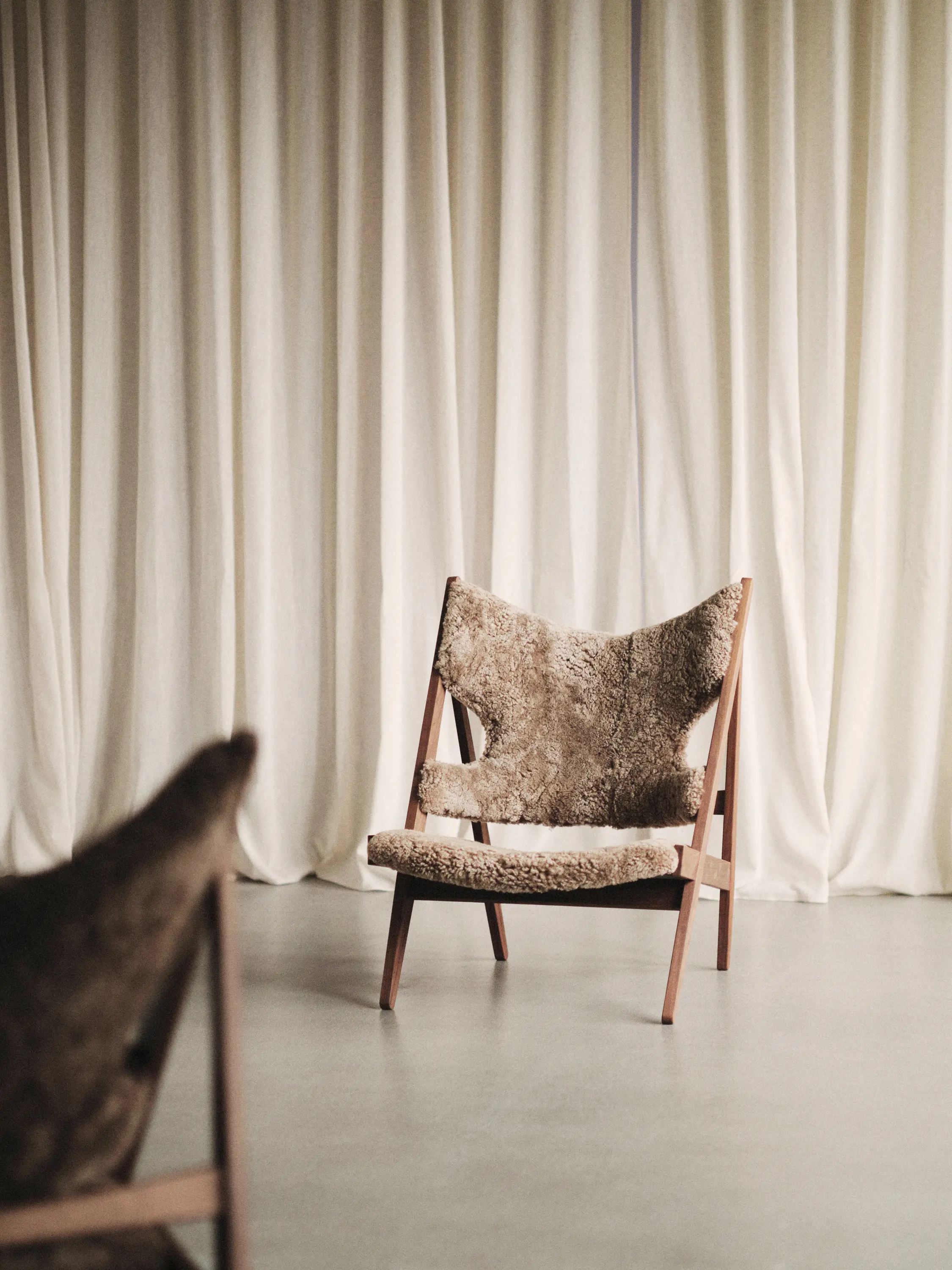 Audo Copenhagen - Knitting Lounge Chair, Walnut | Dakar 0842