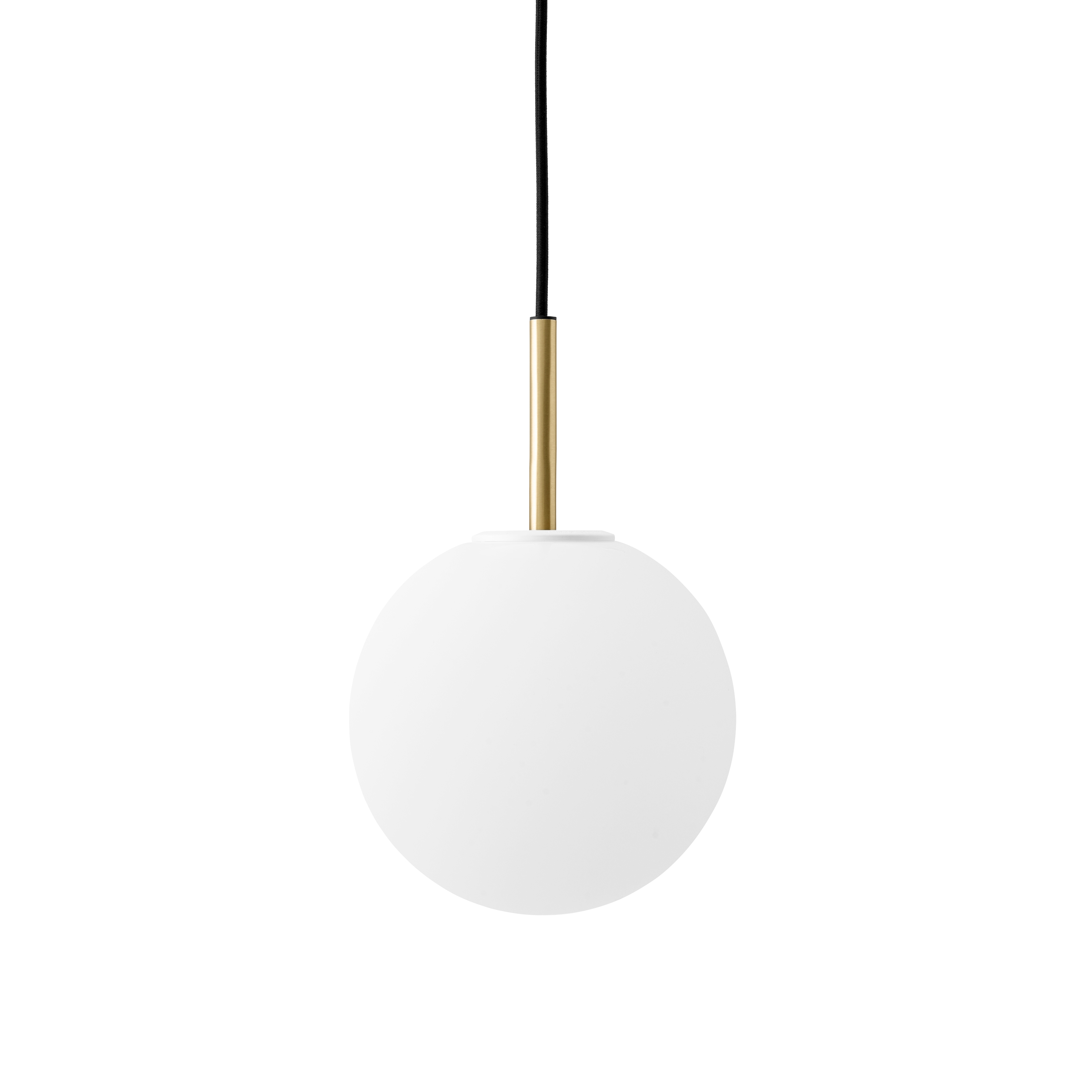 Afficher le produit TR Bulb | Pendant | Brushed Brass | Matt Opal Bulb du fabricant Audo Copenhagen