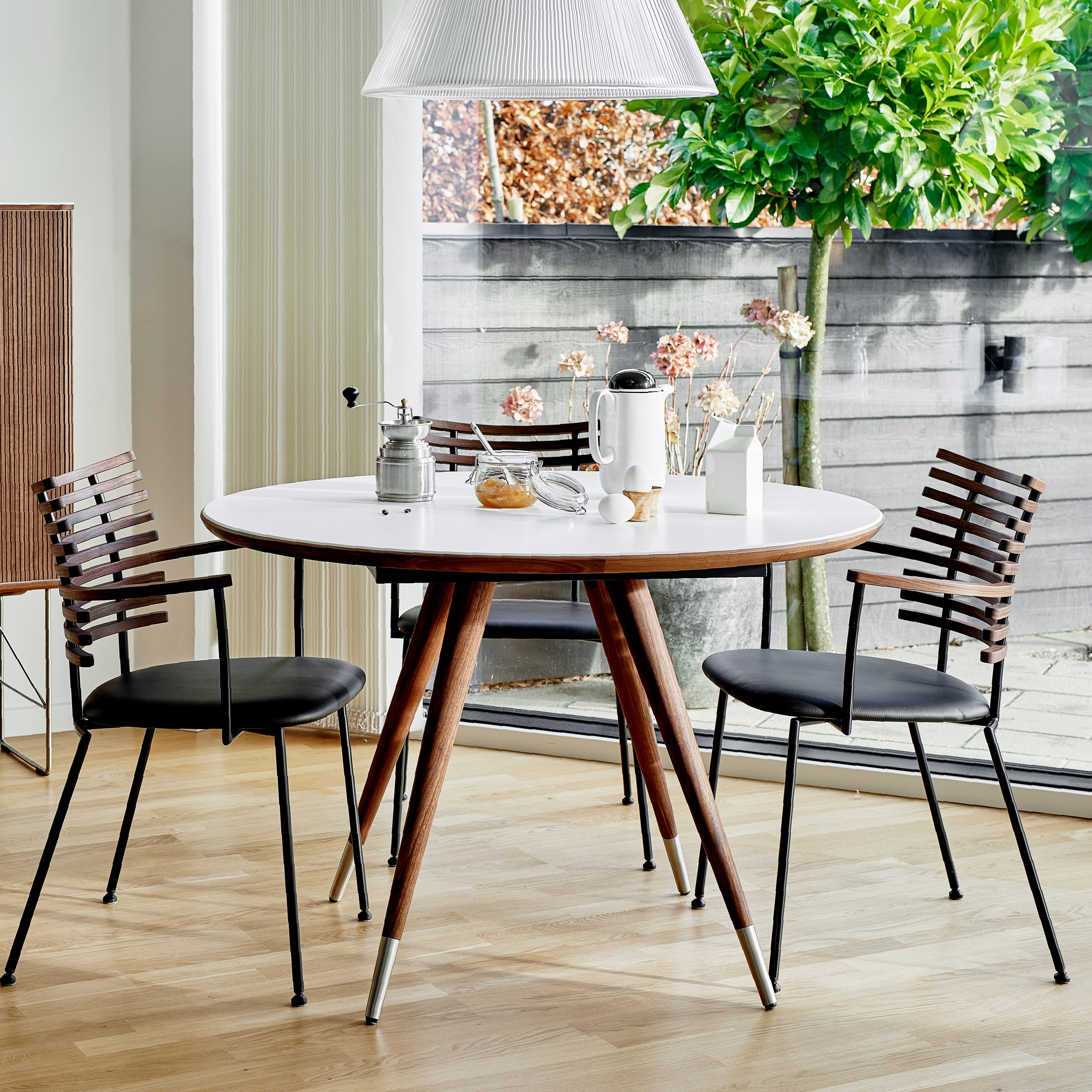 Vertoon produk GM 3900 Edge Table van vervaardiger Naver Collection