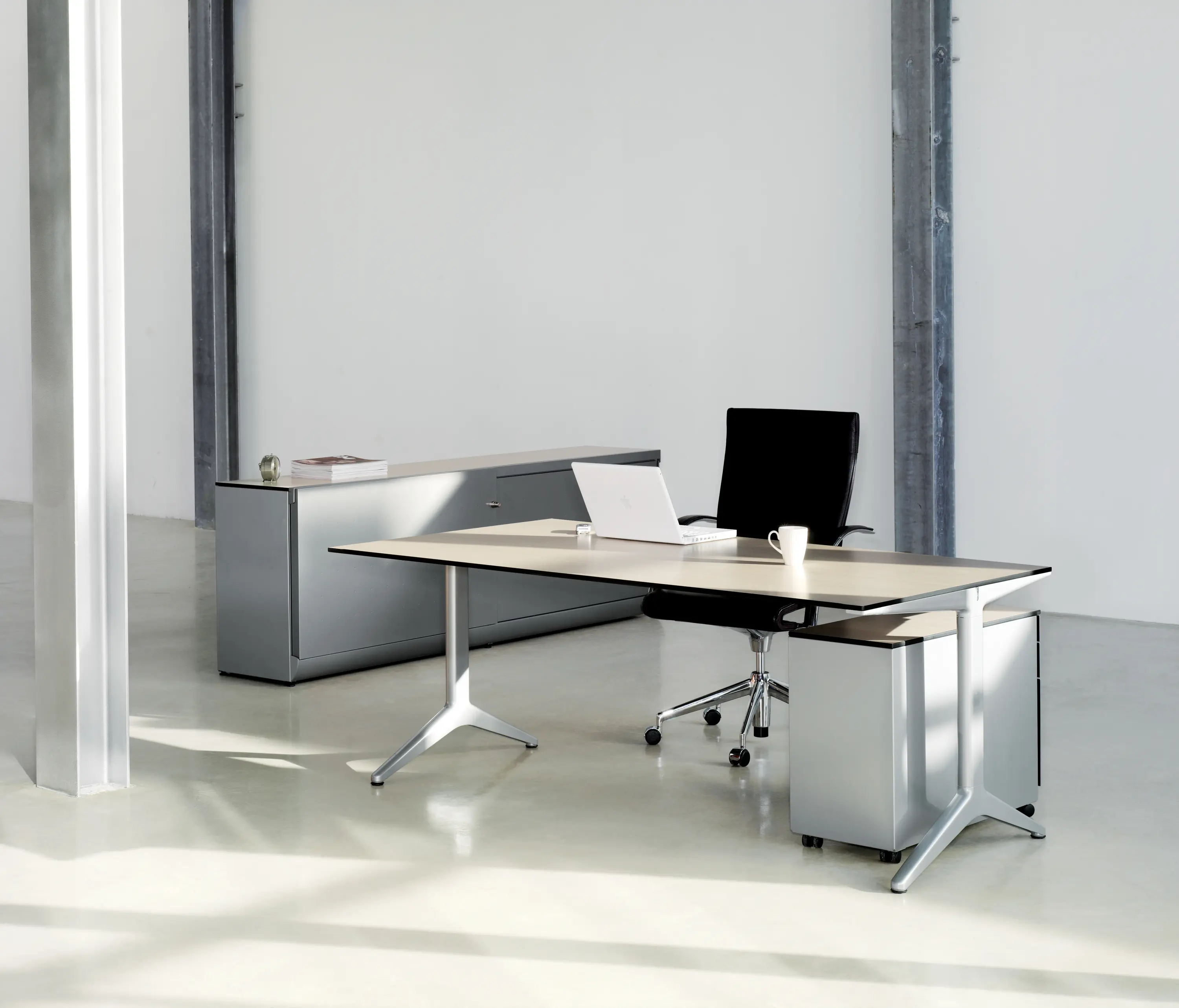 Ahrend - Ahrend 22