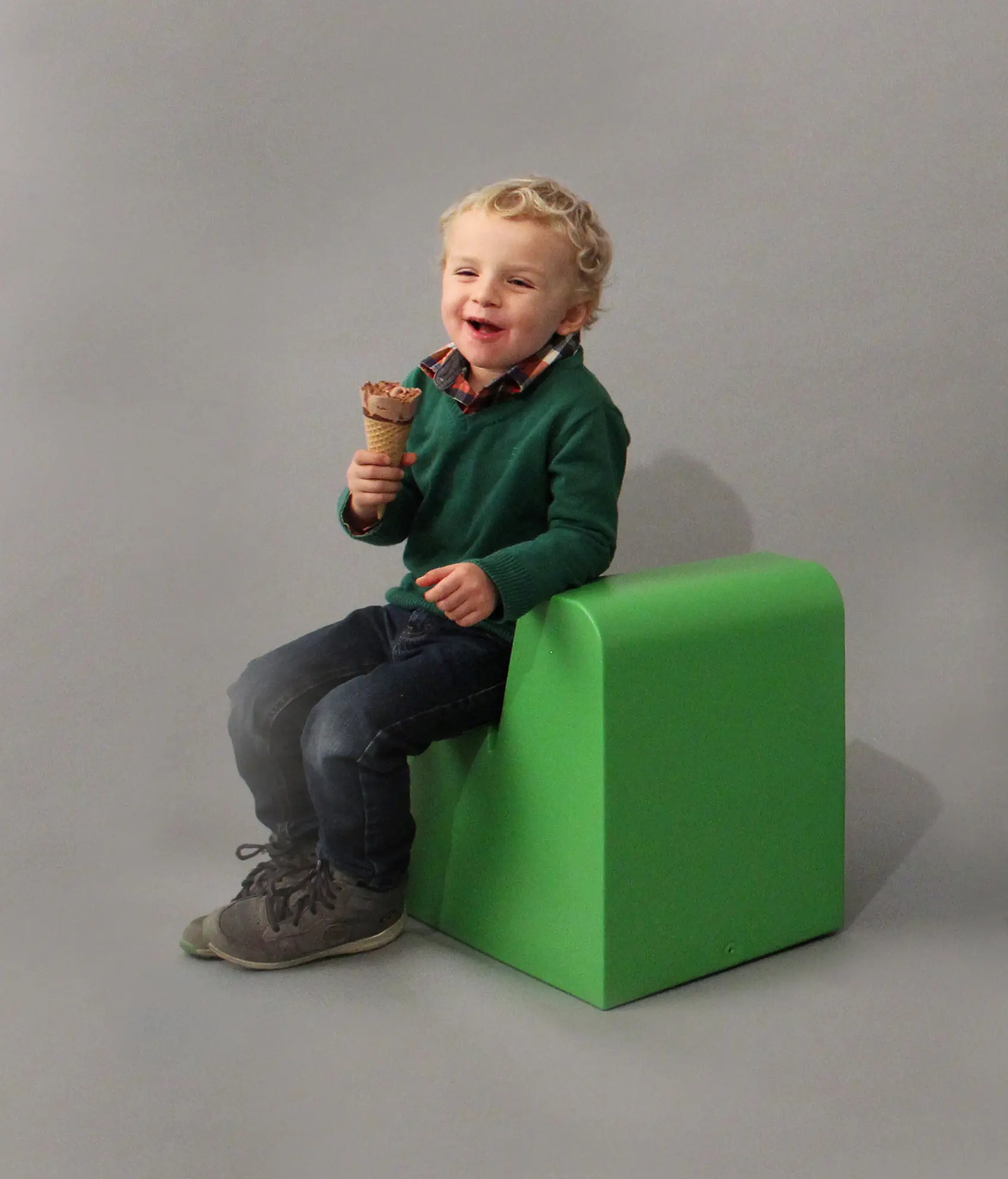 Designheiten - do_linette Childrens chair long with niche for books