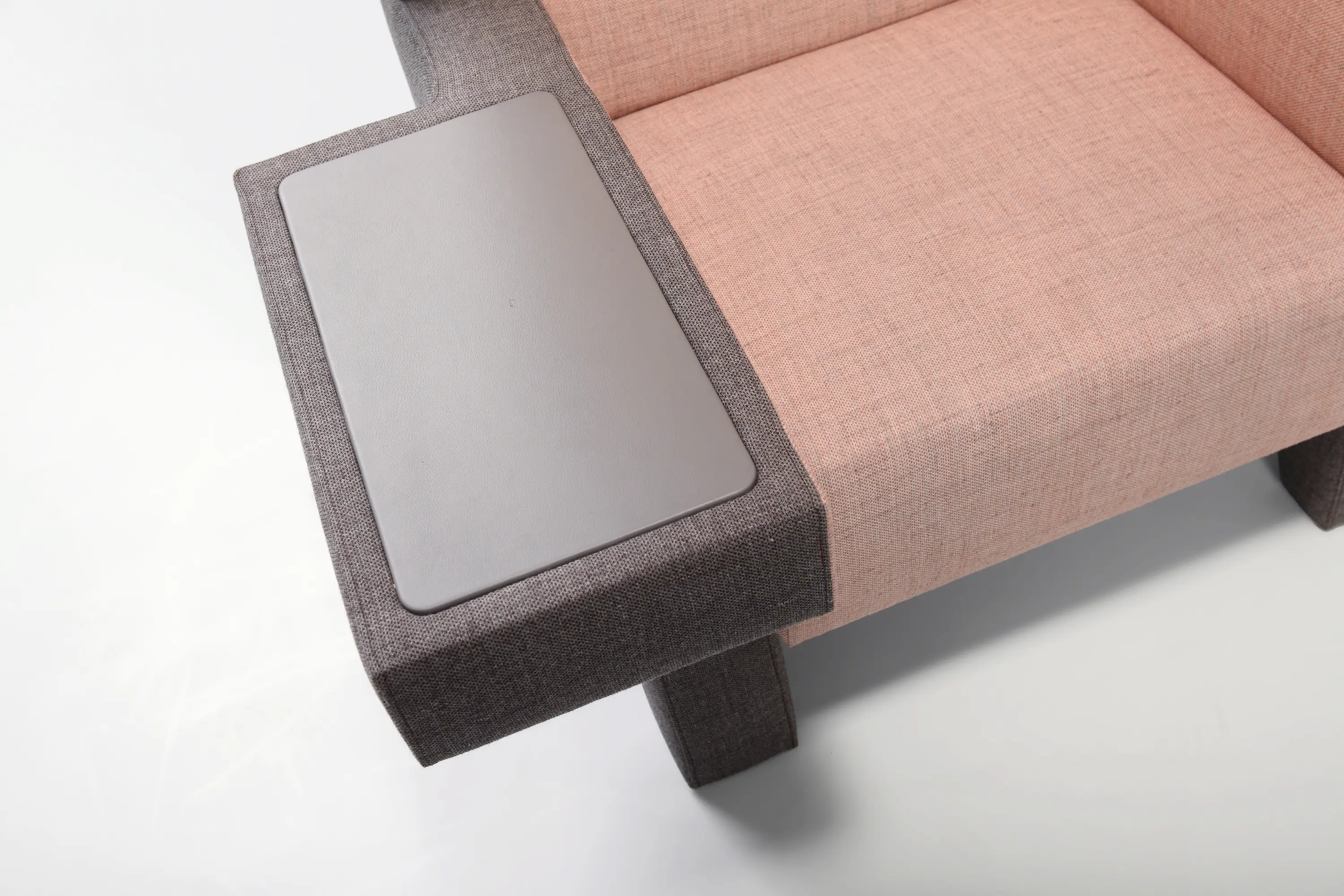 Prooff - #001.01 EarChair