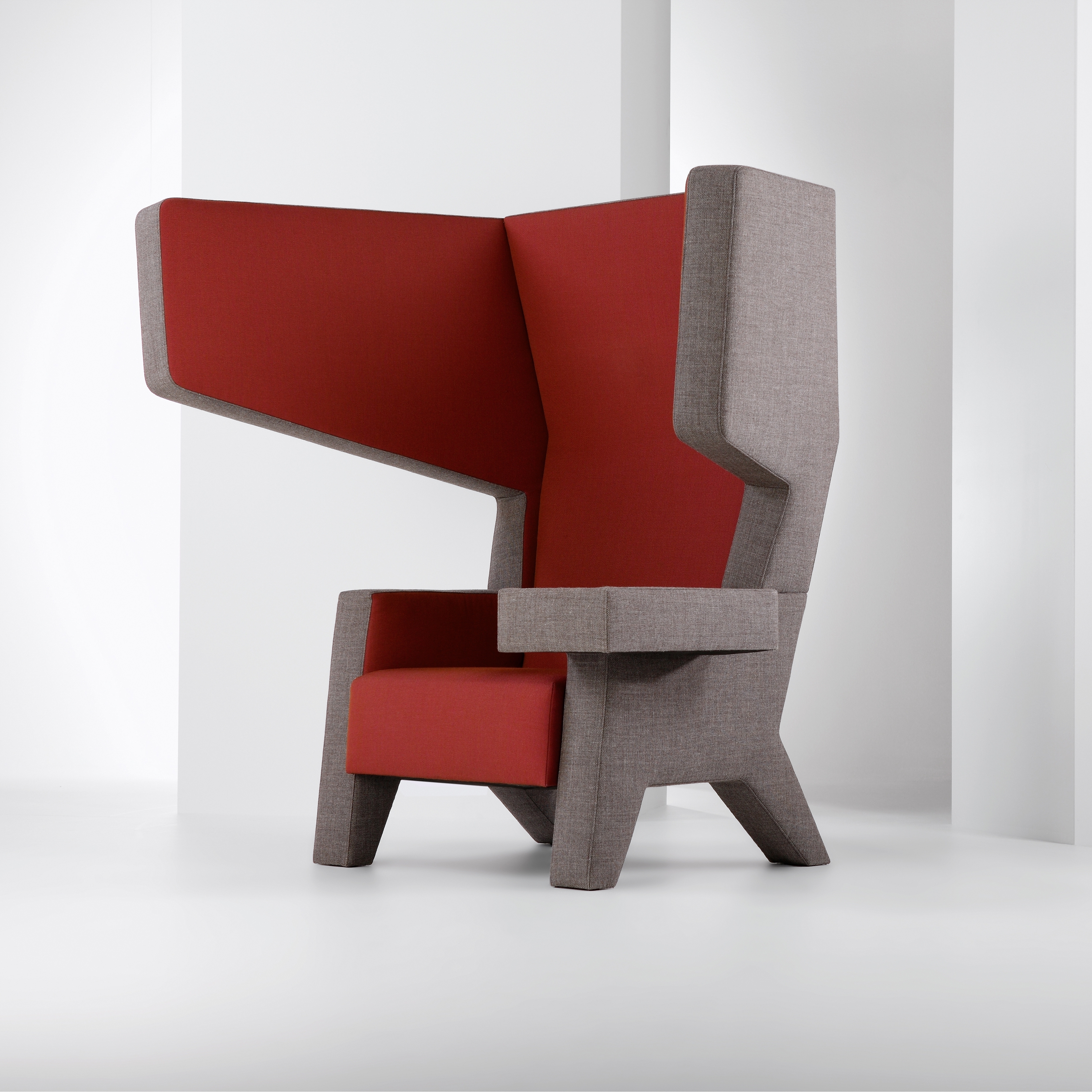 #001.02 EarChair