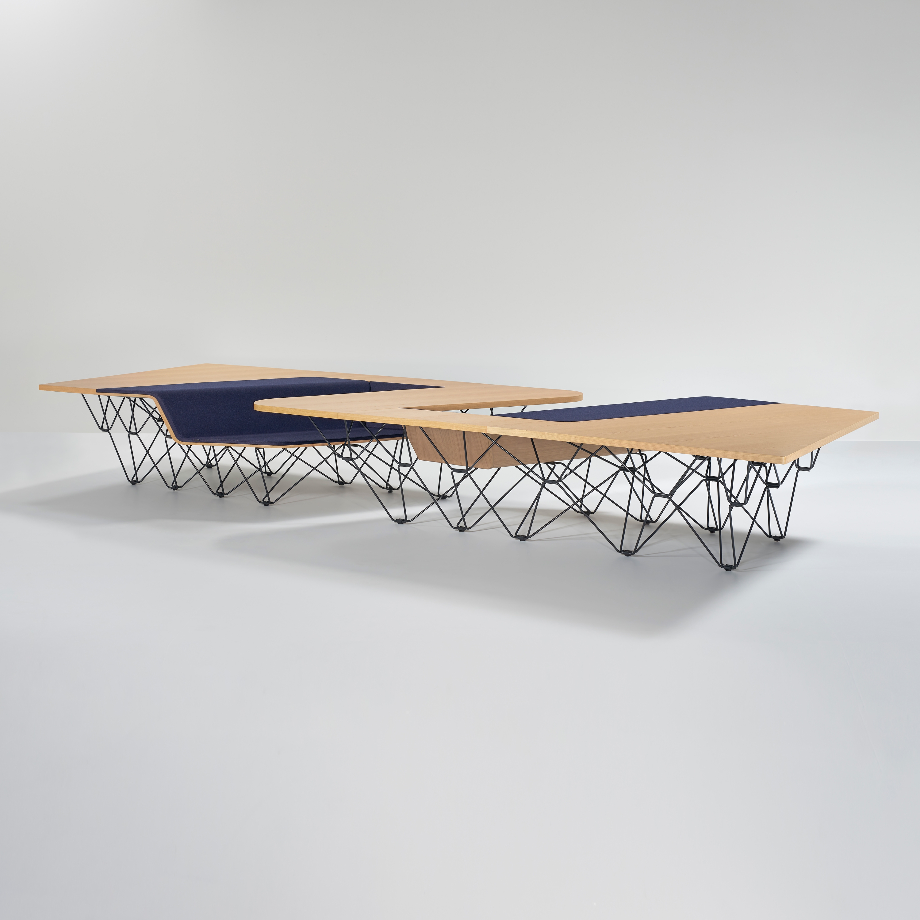 #005.02 SitTable