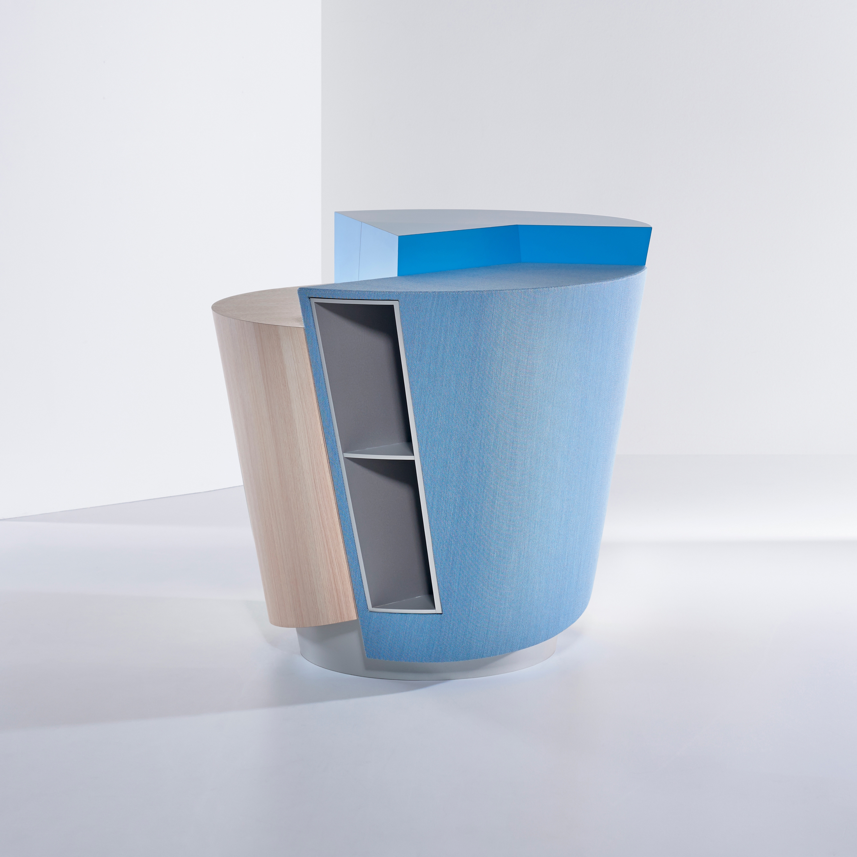 #008.04 StandTable