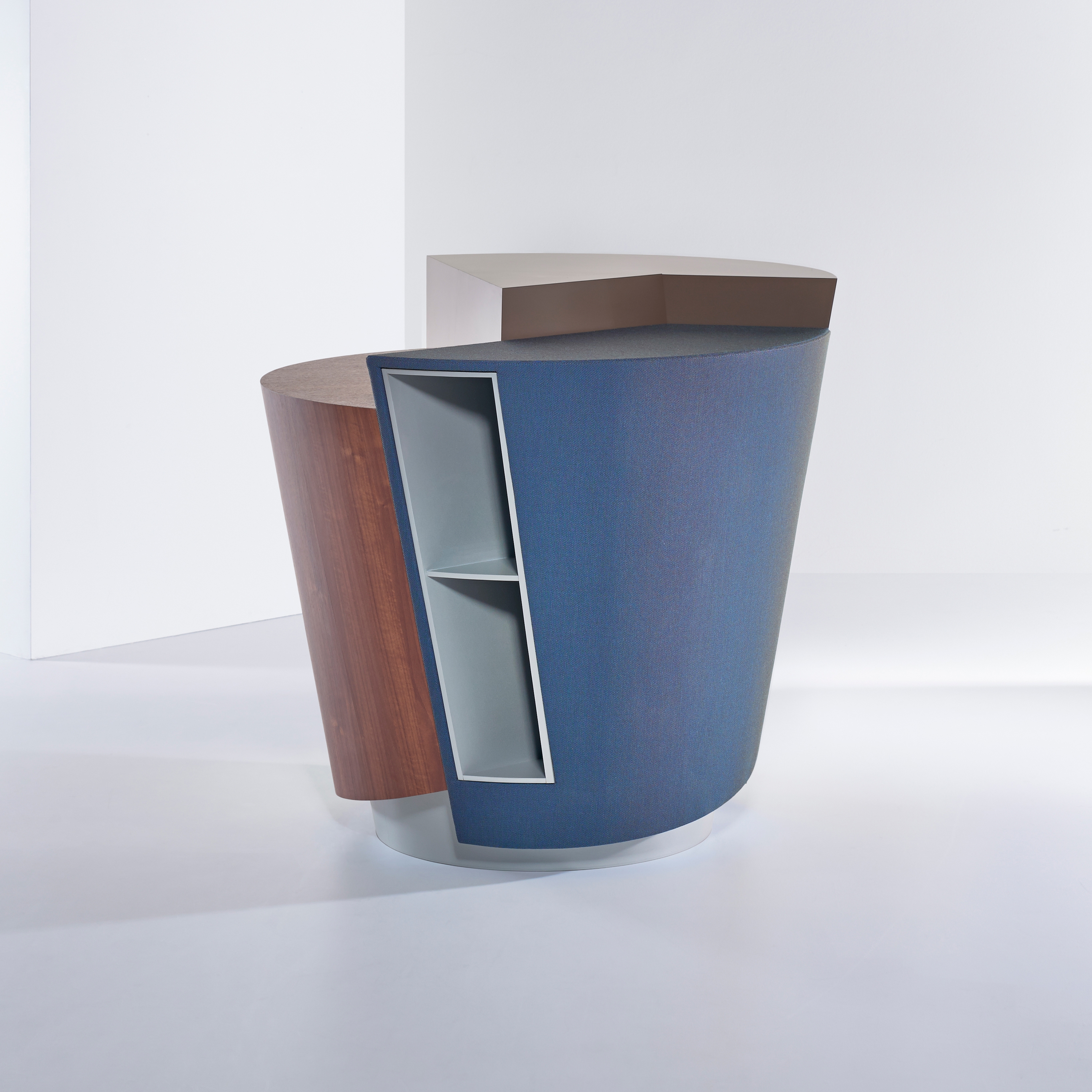 #008.05 StandTable
