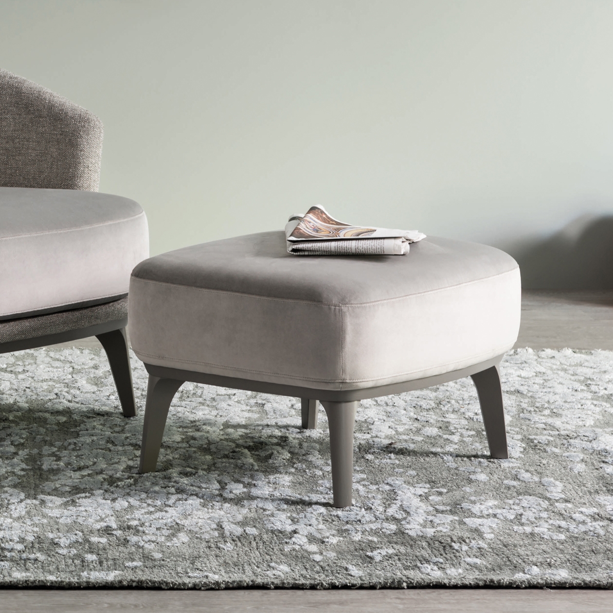 POUFS & STOOLS