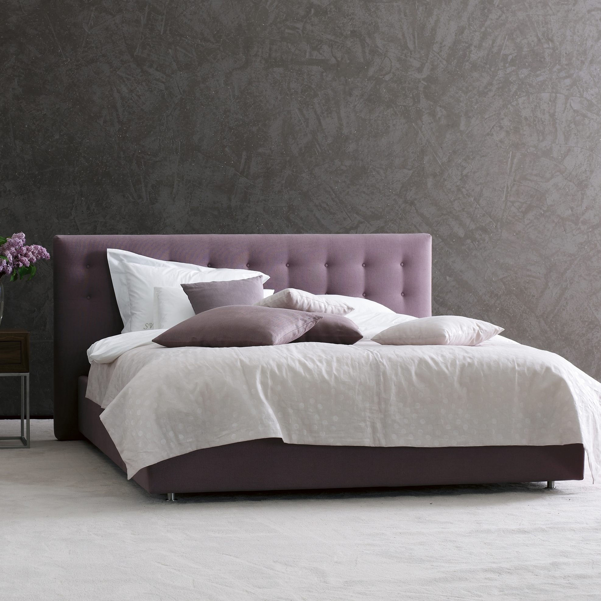 Display product Change with a button stitching from manufacturer SCHRAMM