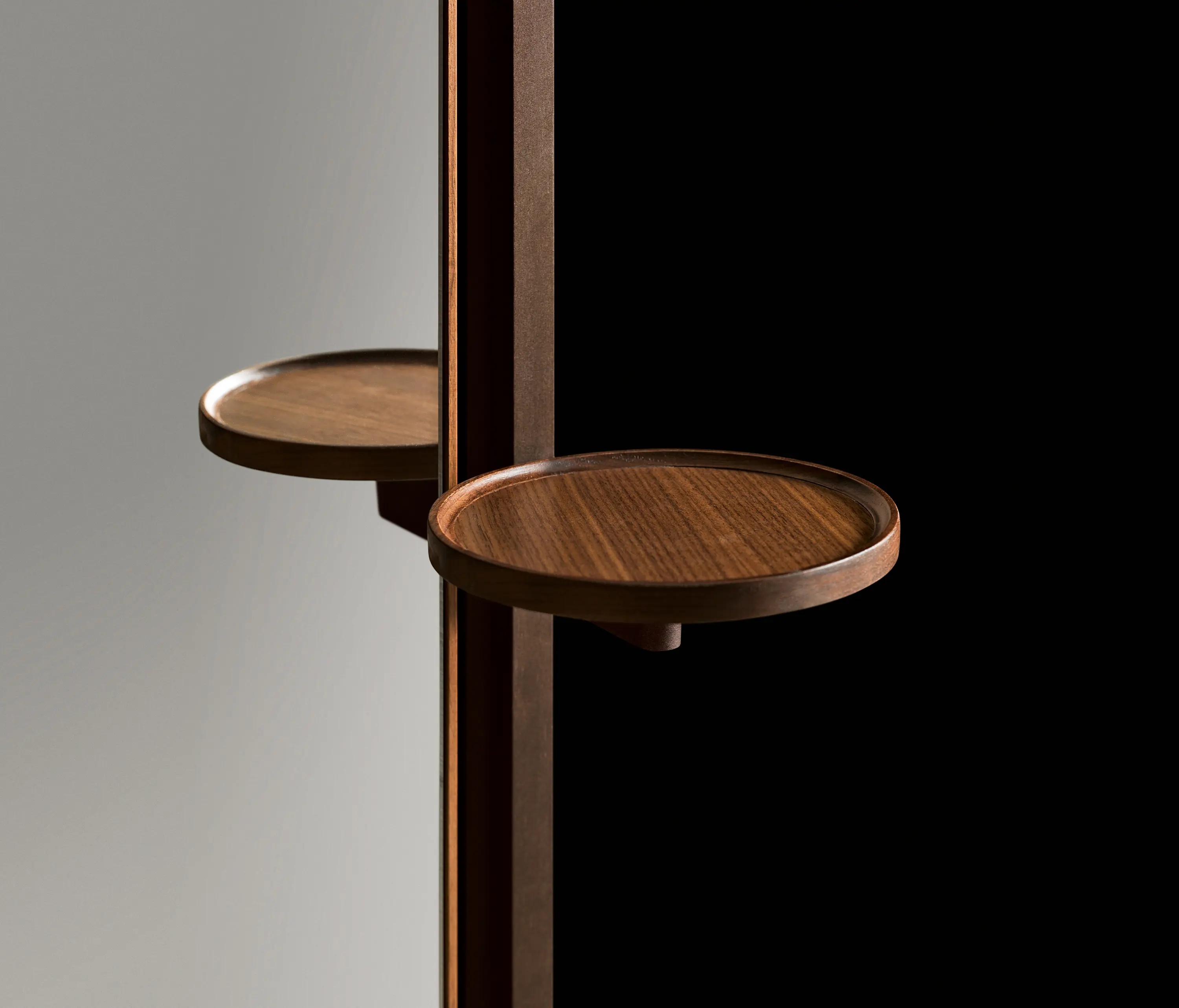 Giorgetti - Narcisse Leaning Mirror