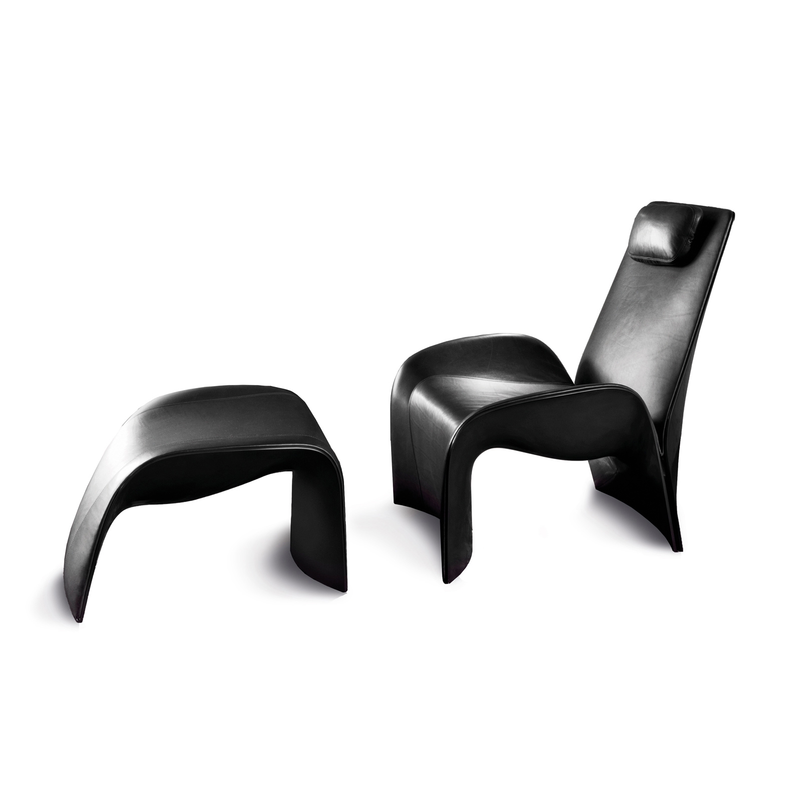 Display product Eva Armchair with Footrest from manufacturer Giorgetti