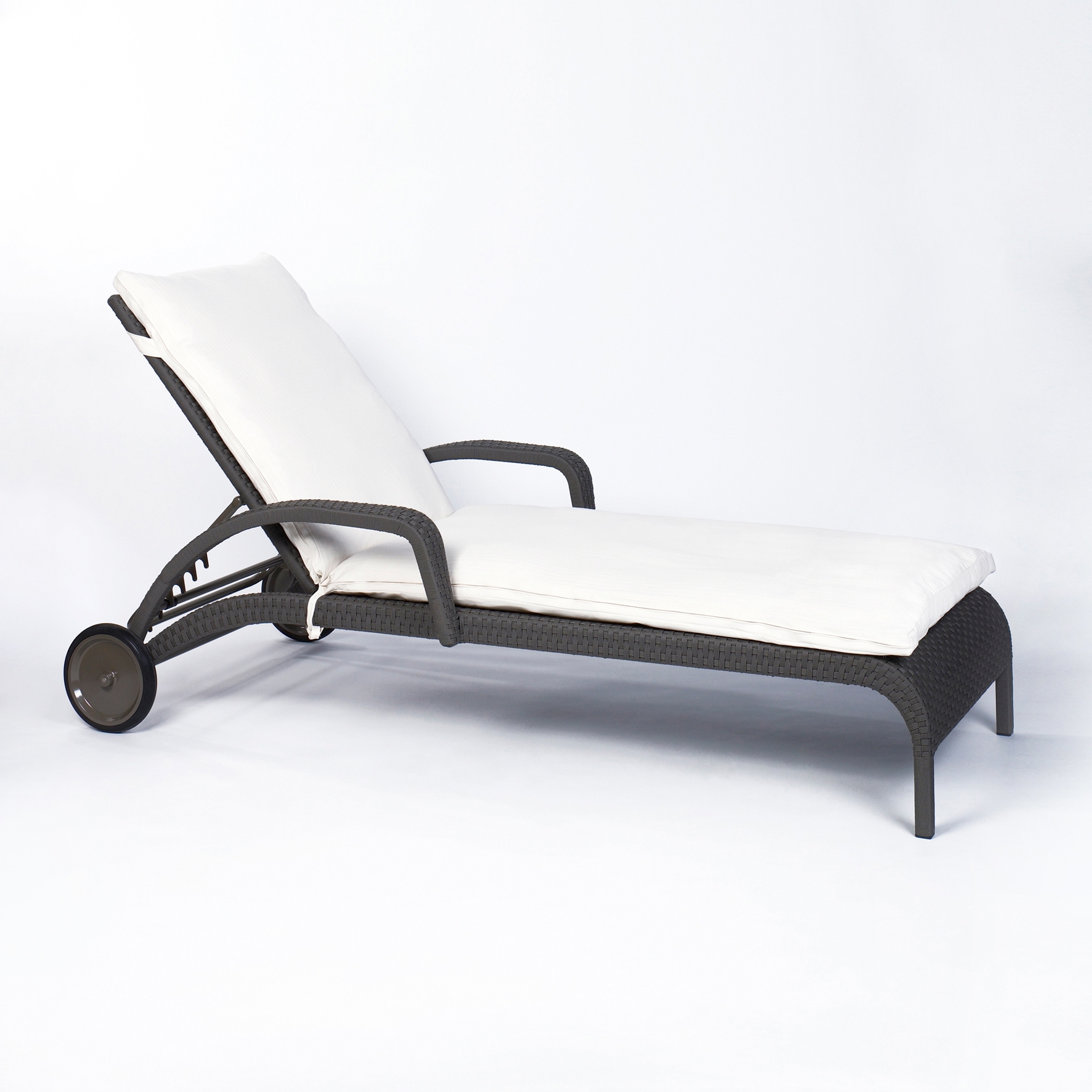 Display product Saint Tropez deck chair from manufacturer Lambert