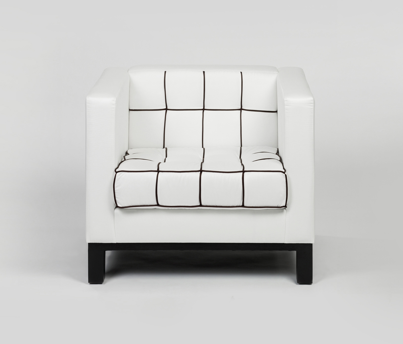 Mostra il prodotto Stella Quadra armchair del produttore Lambert
