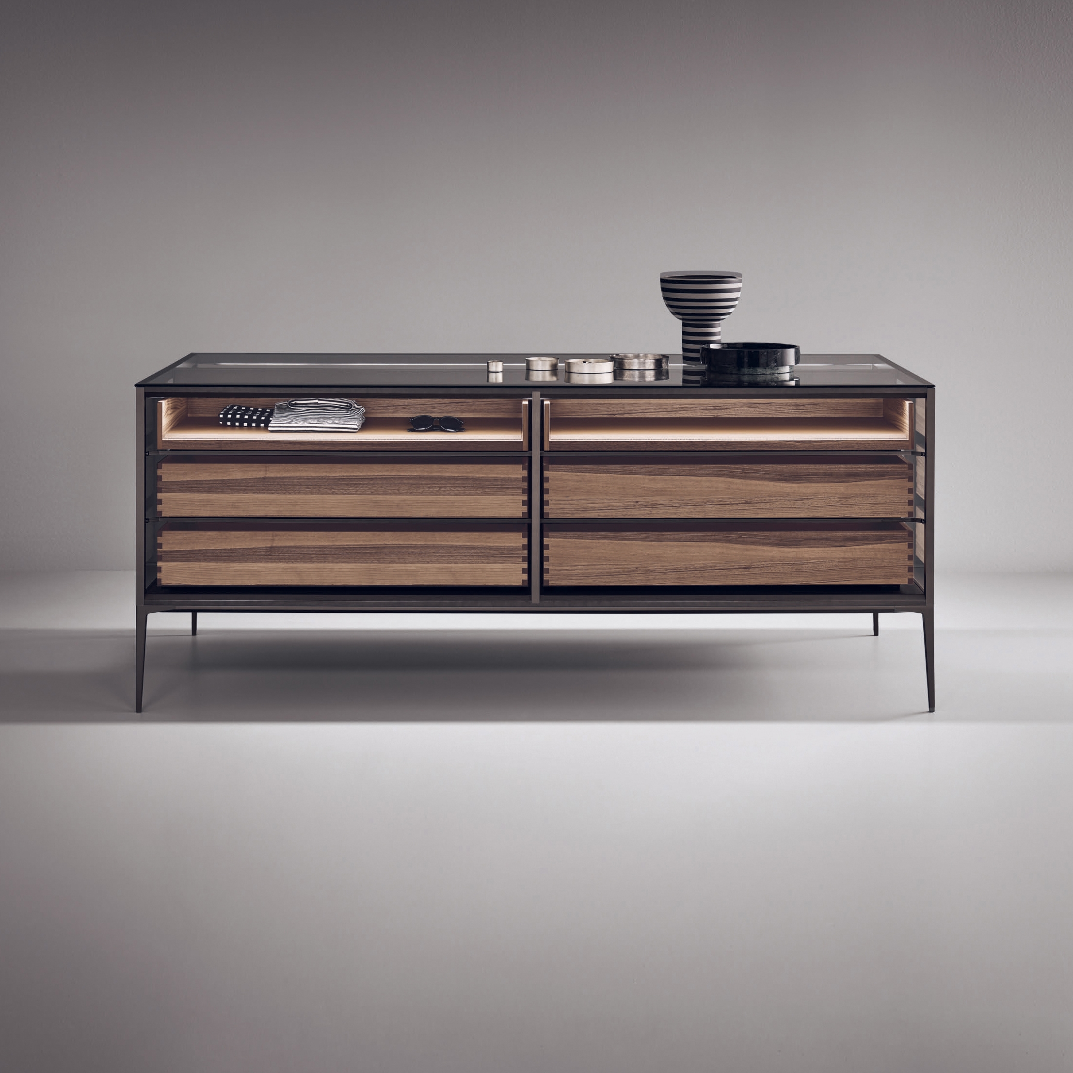 Display product Alambra from manufacturer Rimadesio