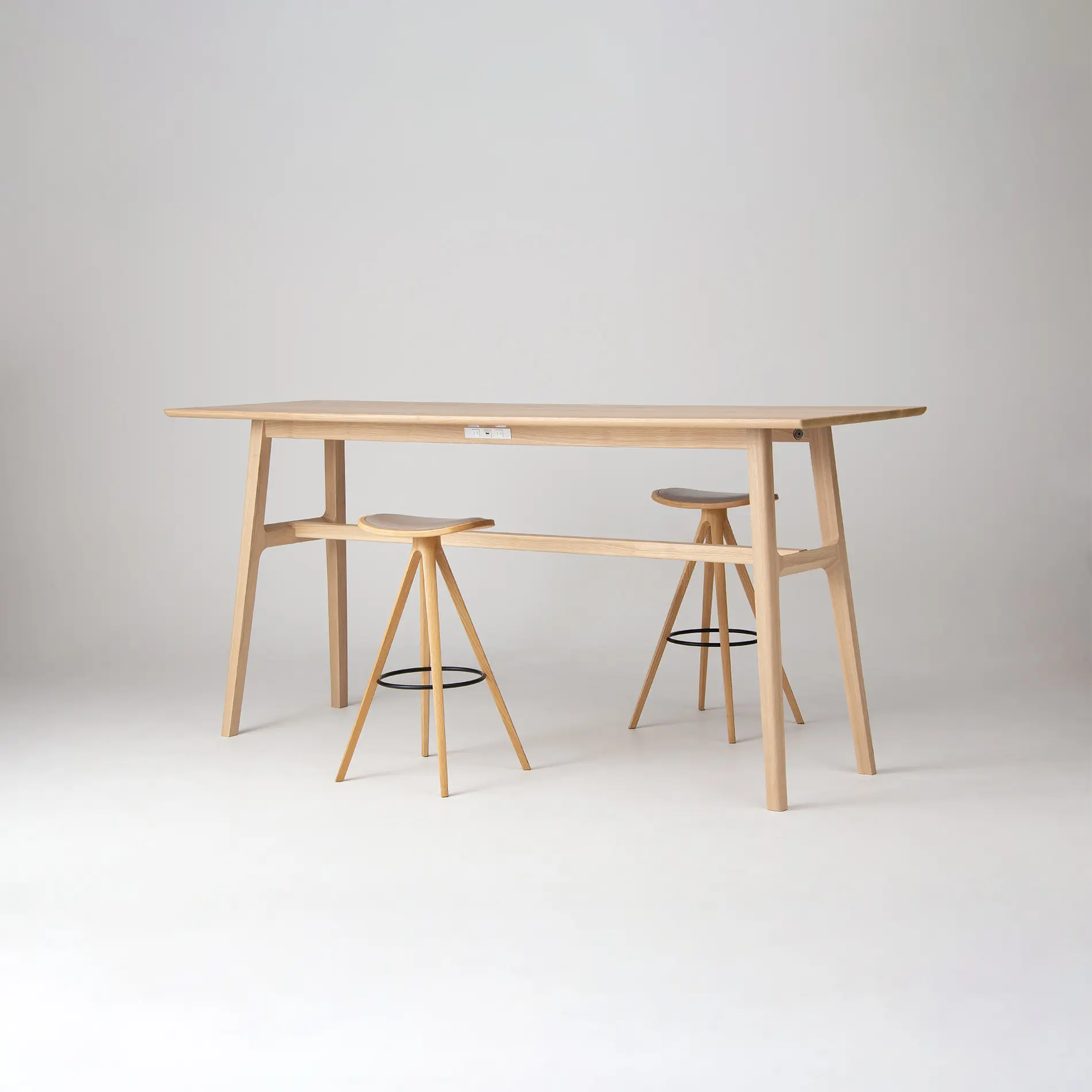 CondeHouse - Extension Solid Table