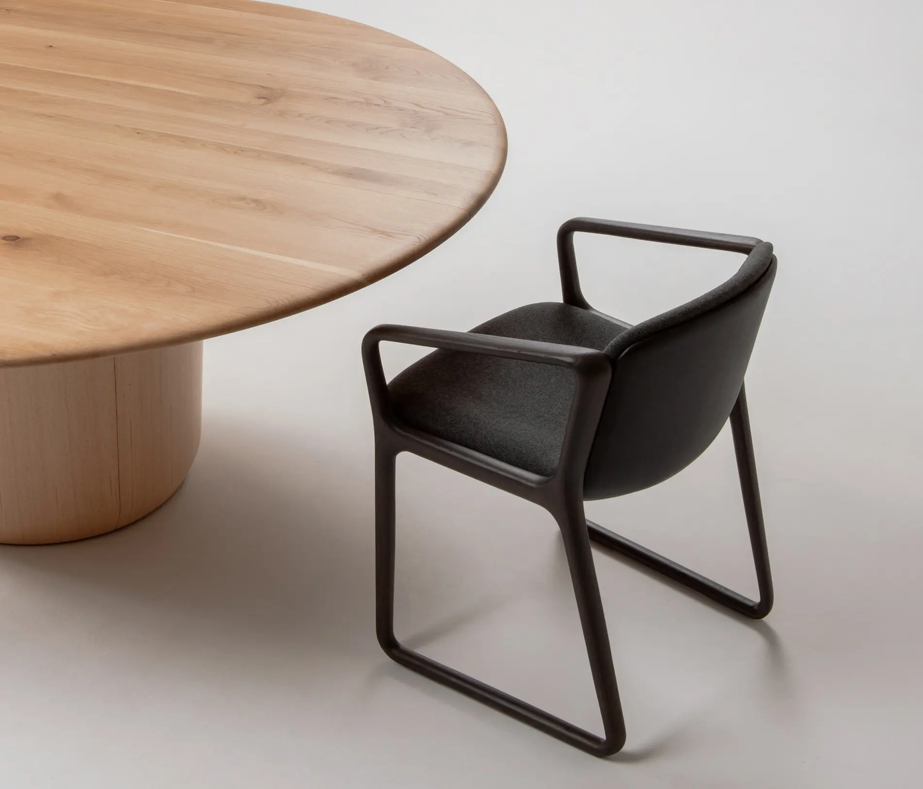 CondeHouse - One dining round table