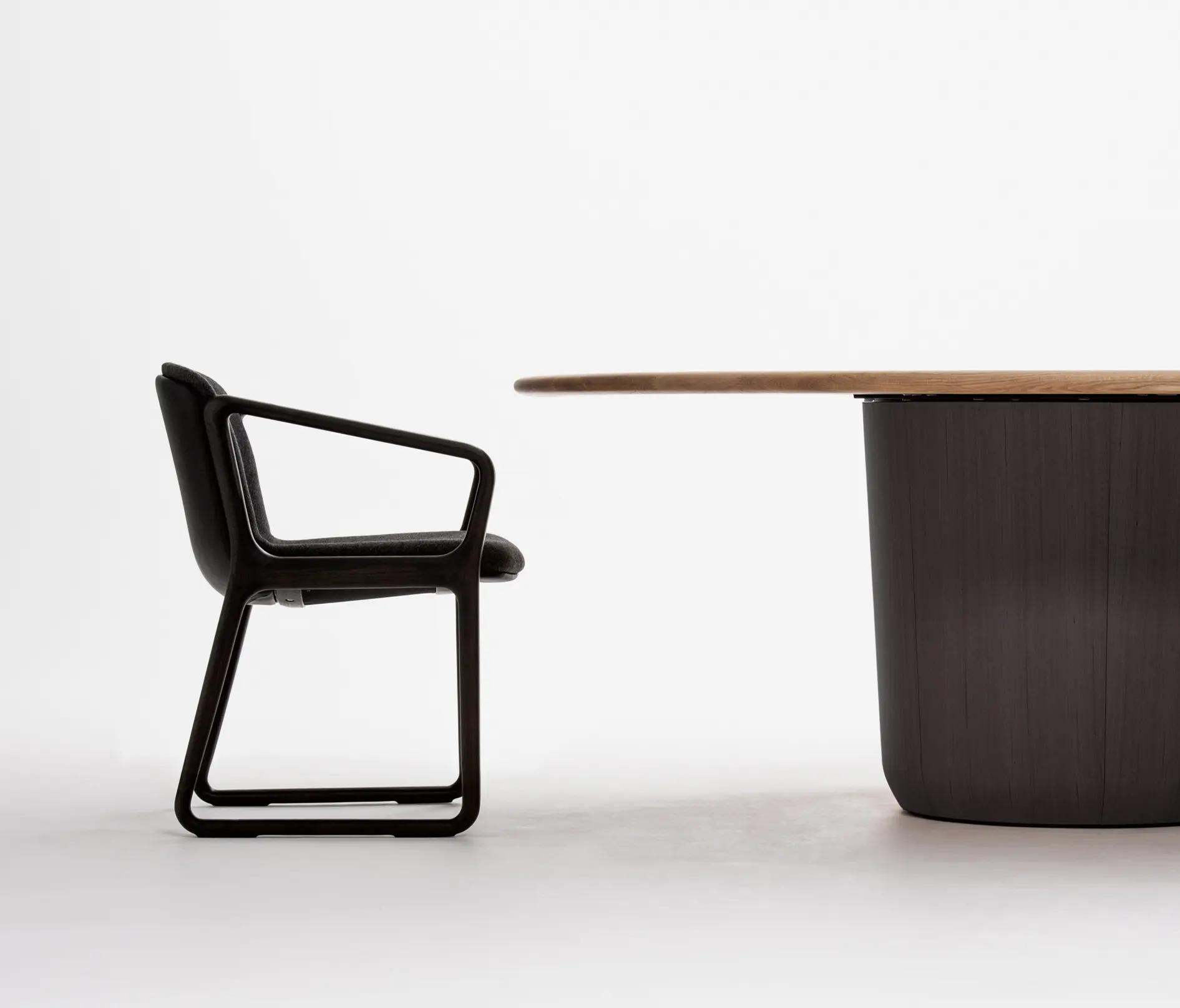 CondeHouse - One dining round table