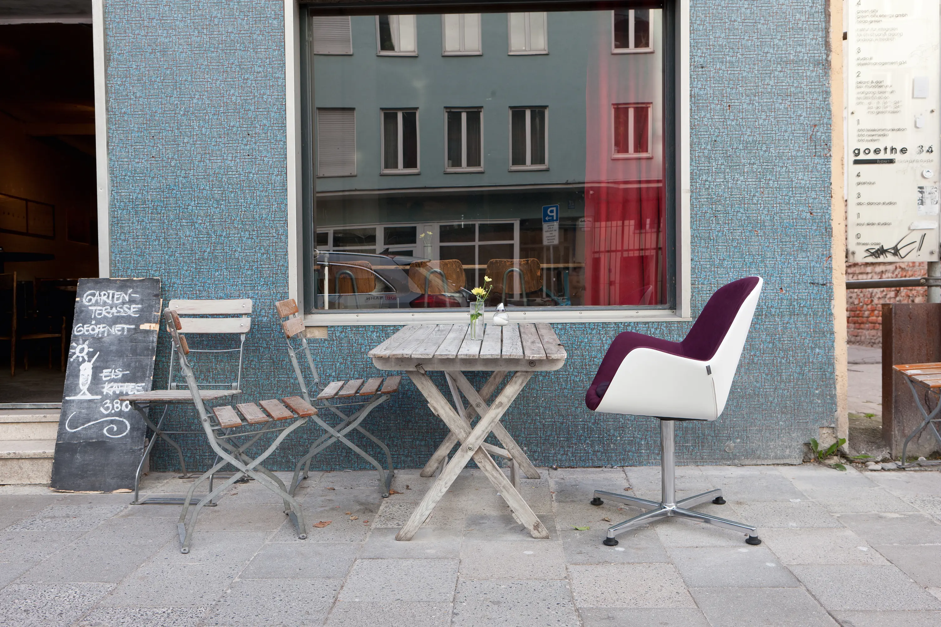 Wiesner-Hager - pulse conference table configuration with x-leg base