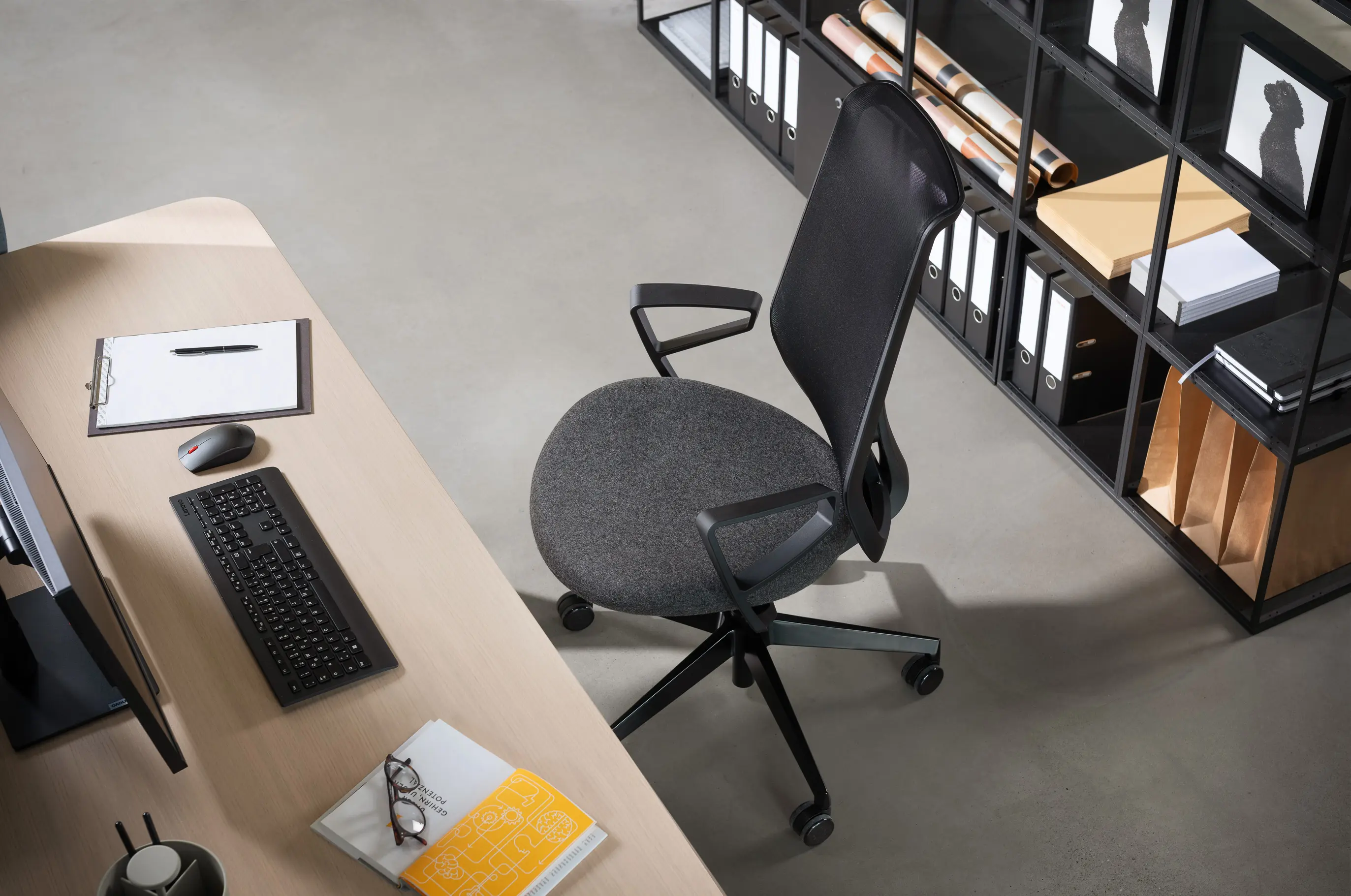 Wiesner-Hager - motiv swivel chair seat upholstered, back with mesh, ring armrest