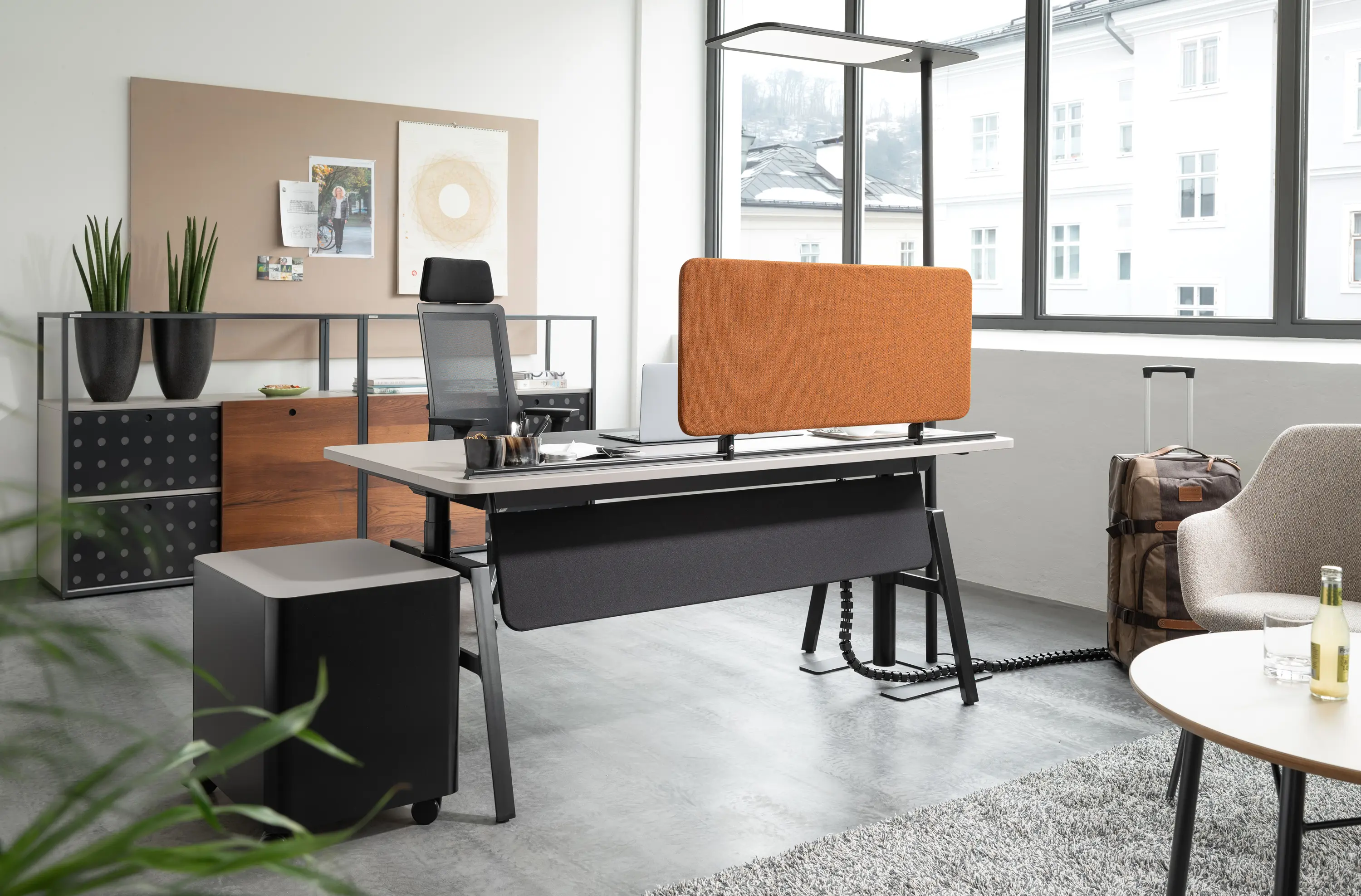 Wiesner-Hager - etio dual workspace electrically height-adjustable