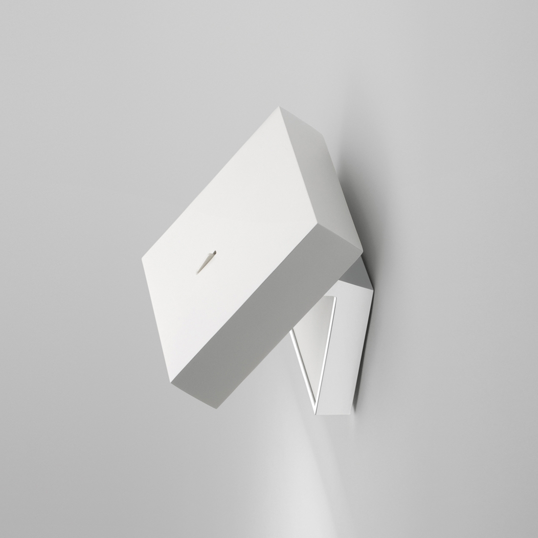Alpha 7940 Wall Lamp