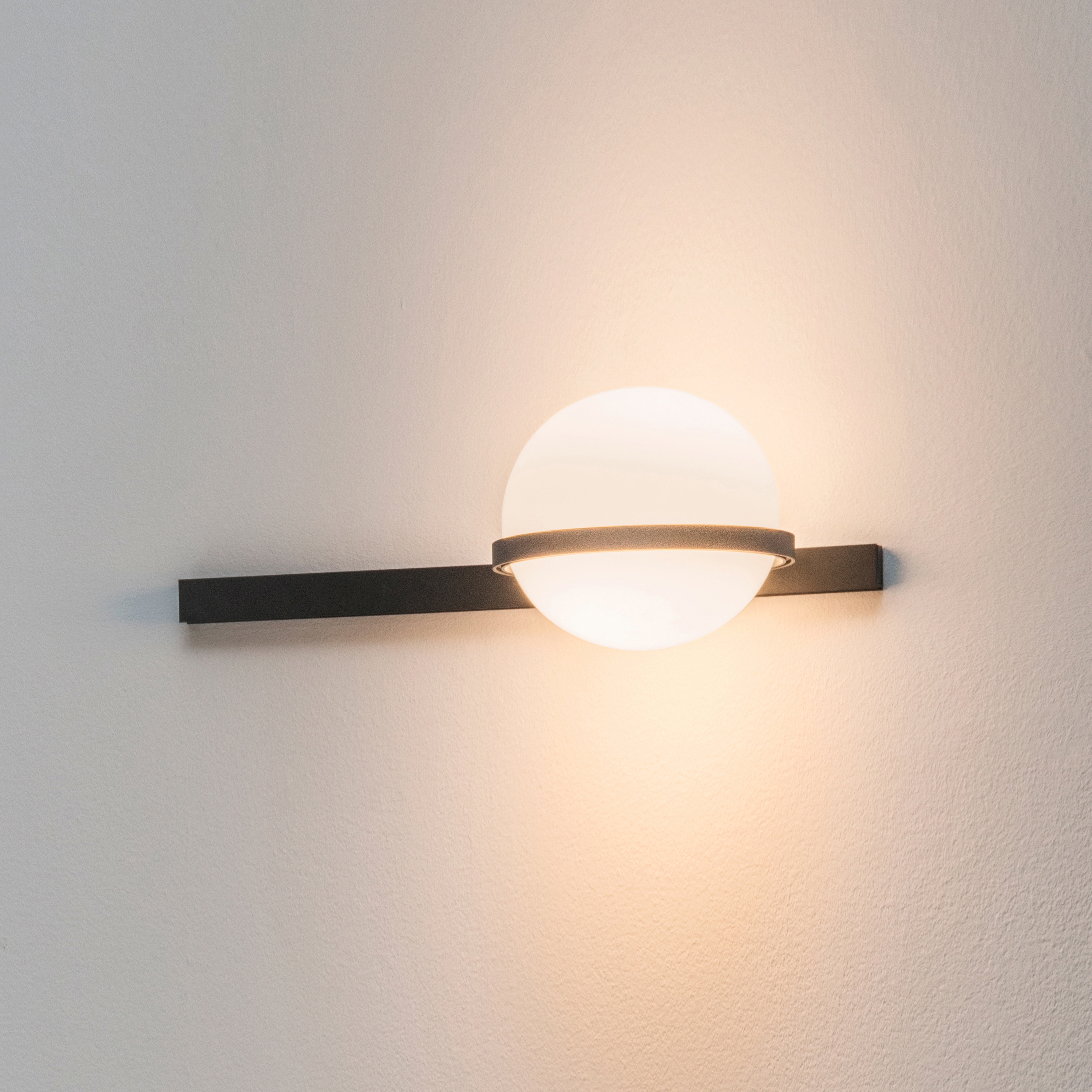 Display product Palma 3700 Wall lamp from manufacturer Vibia