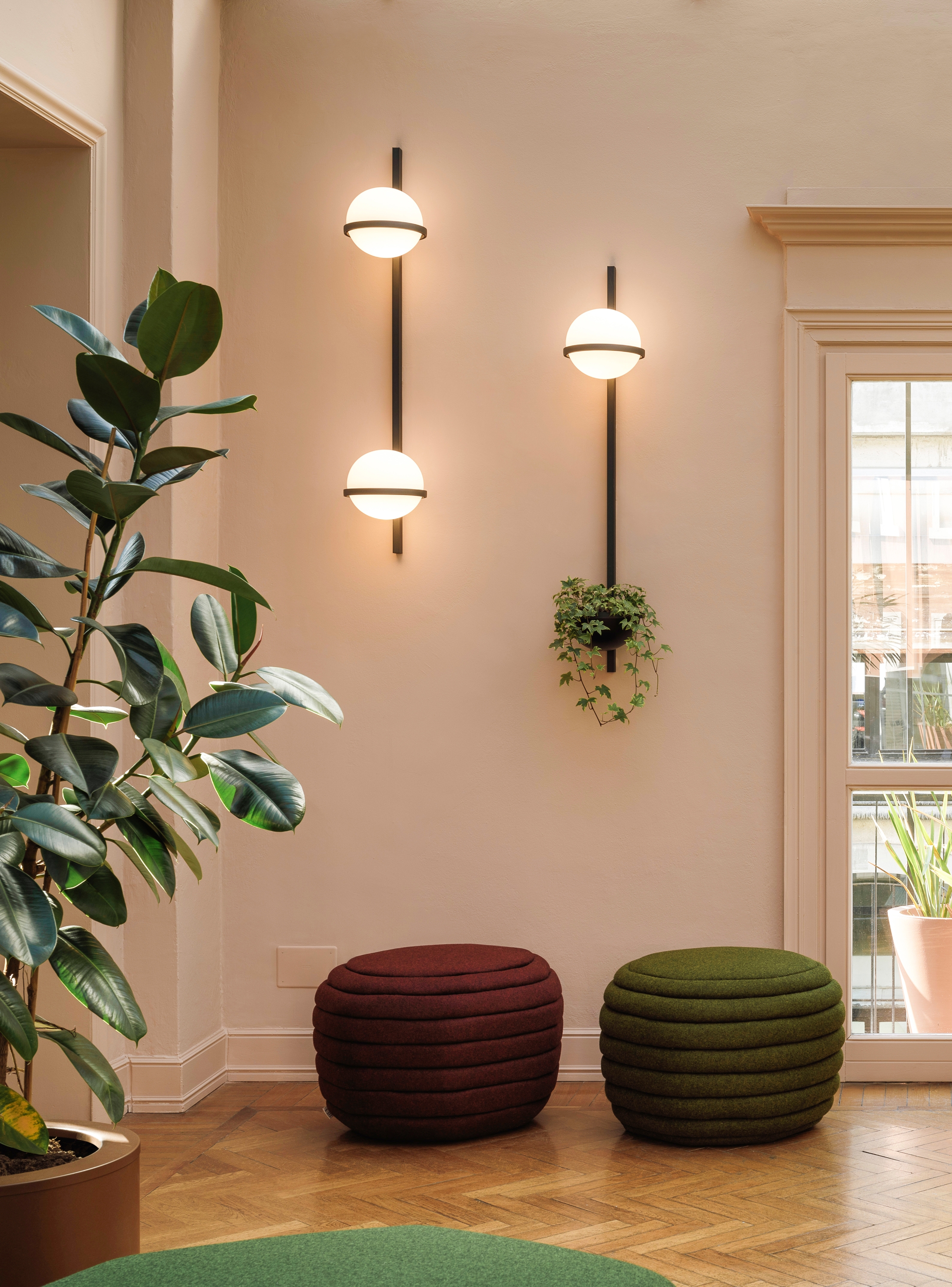 Display product Palma 3716 Wall lamp from manufacturer Vibia