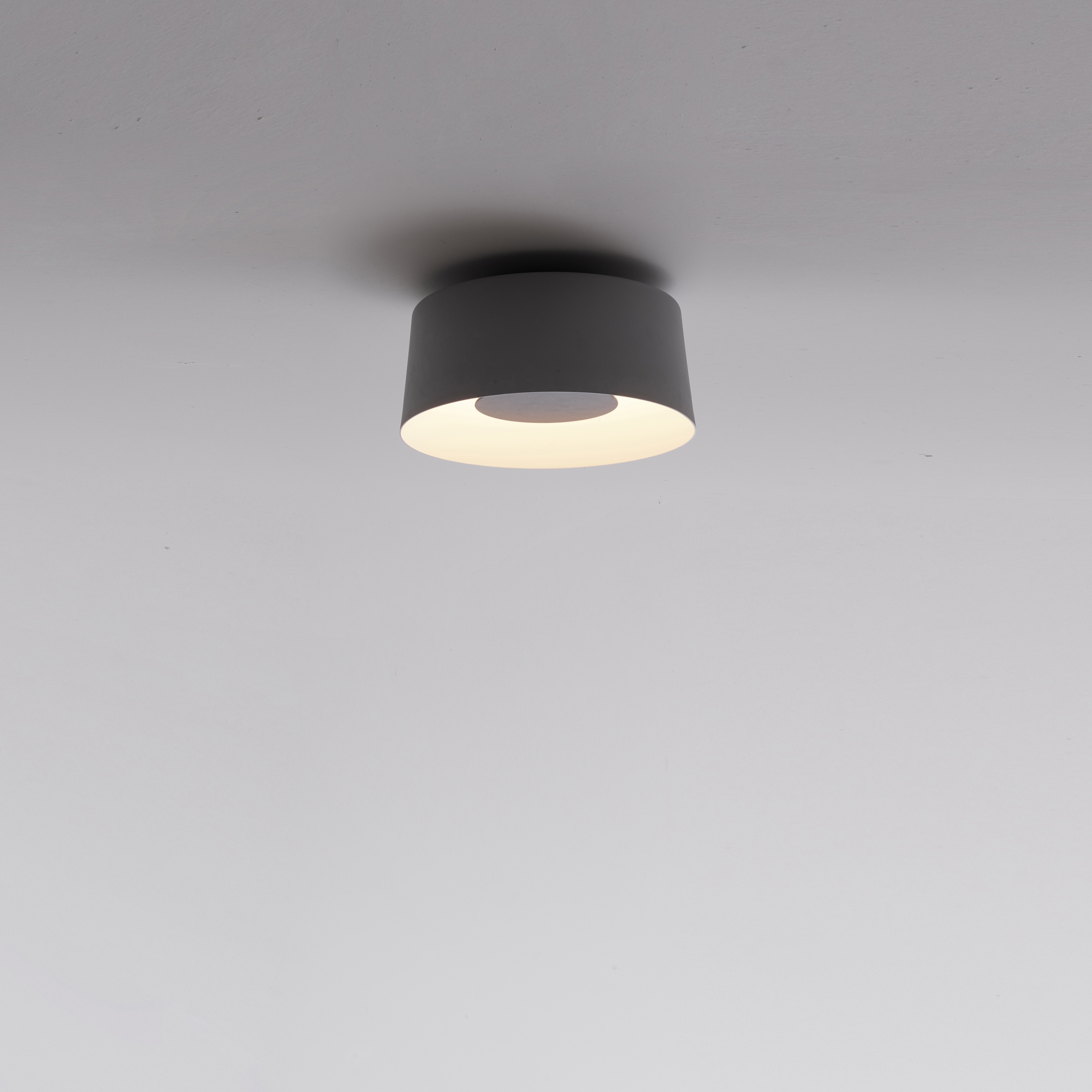 Display product Tube 6105 Ceiling lamp from manufacturer Vibia