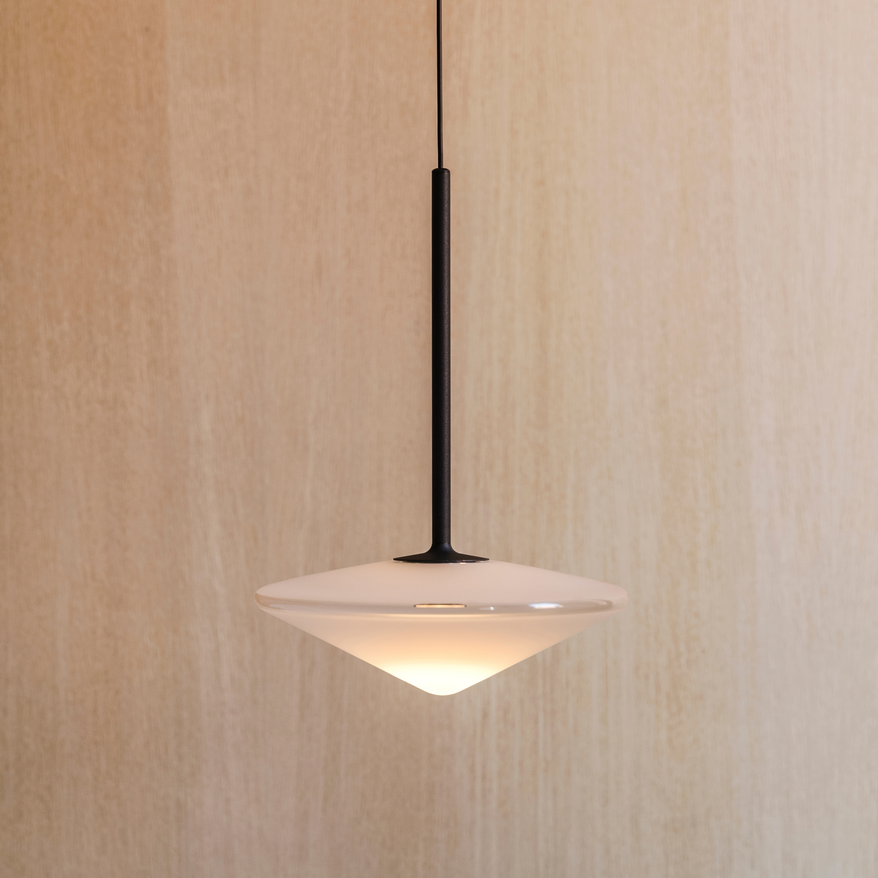 Display product Tempo 5774 Hanging lamp from manufacturer Vibia