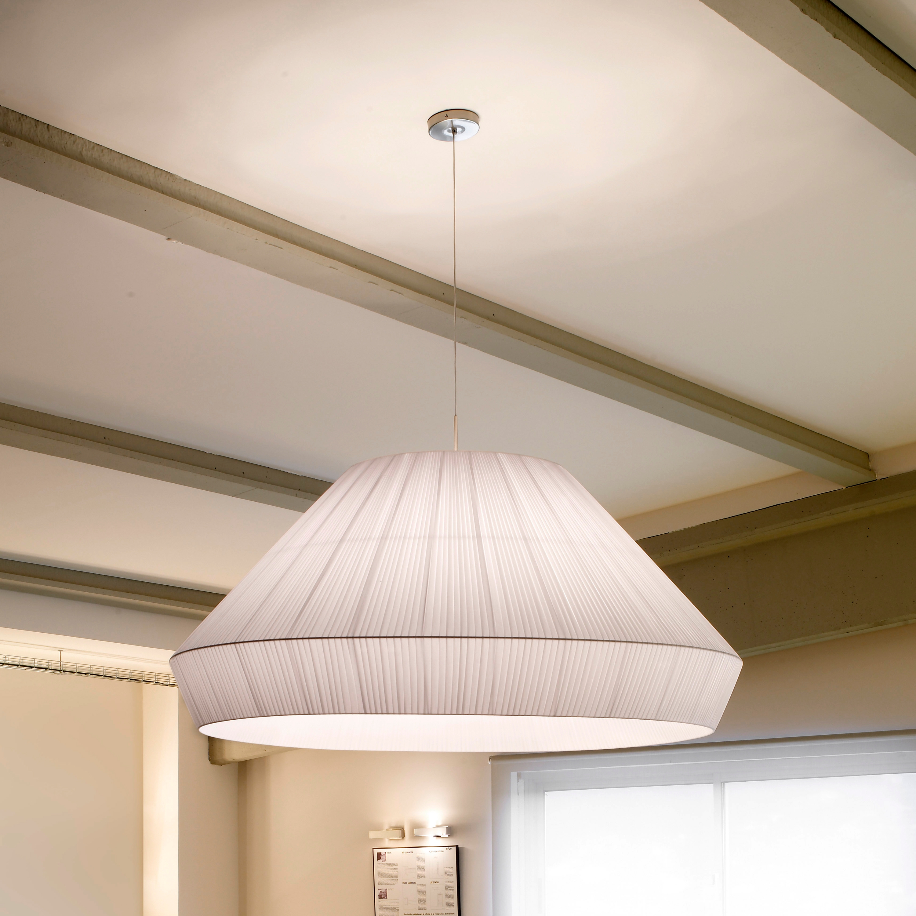 Mostra il prodotto Mei 150 Pendant Lamp del produttore BOVER