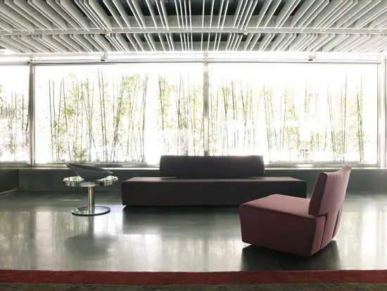Temas V - Public sofa