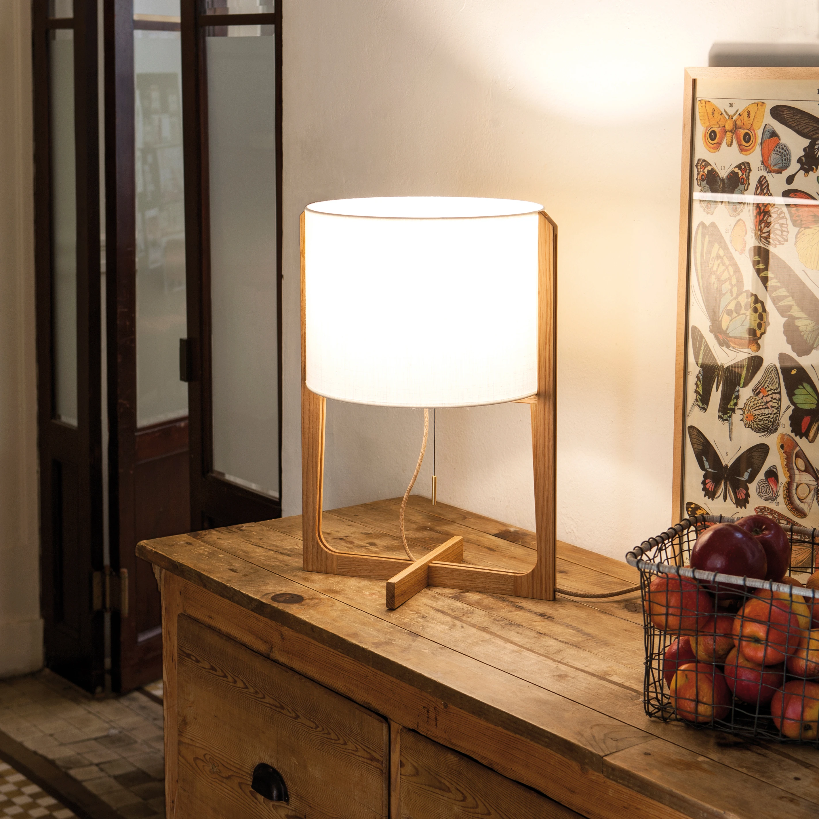 TABLE LAMP
