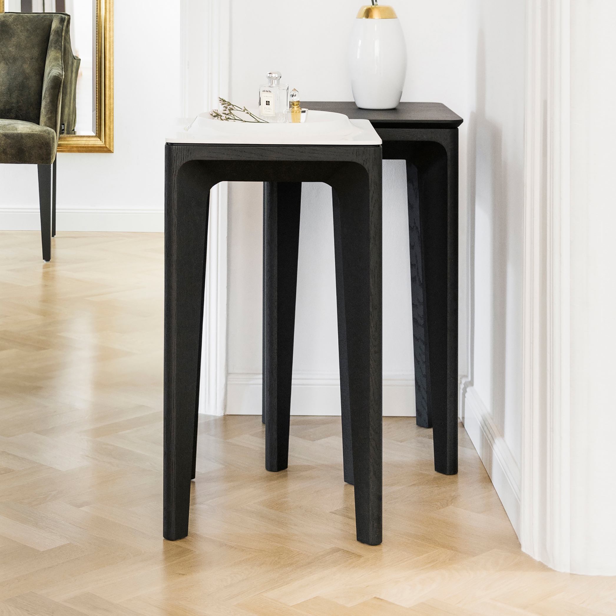 Afficher le produit Vitória Porcelain Table du fabricant Neue Wiener Werkstätte