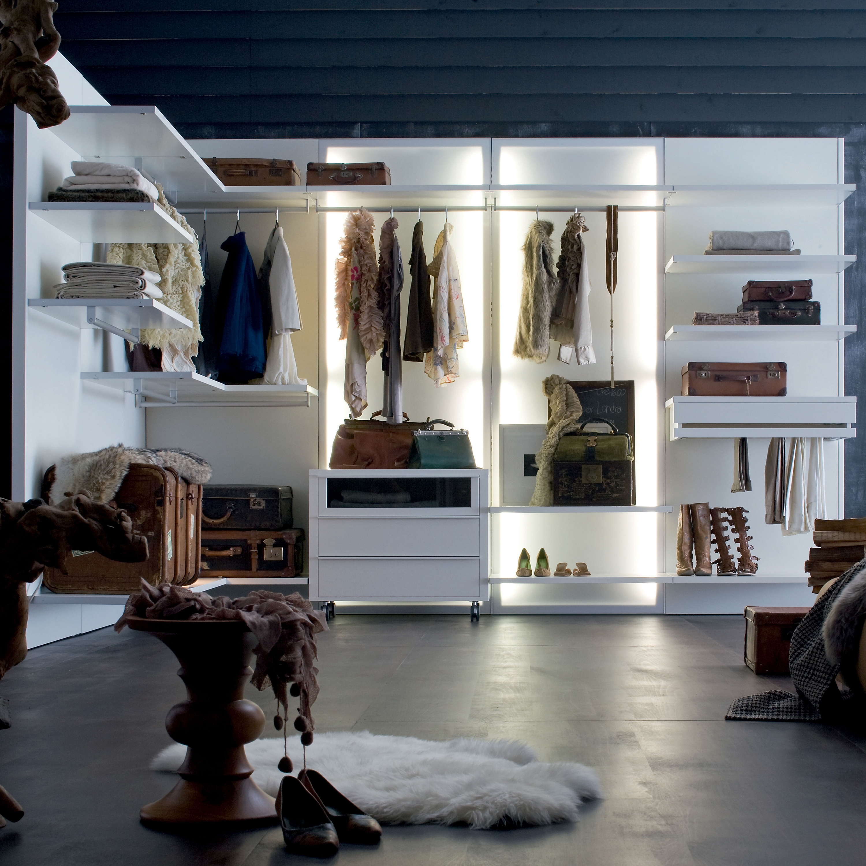 Display product Oasi Walk-in closet from manufacturer Silenia