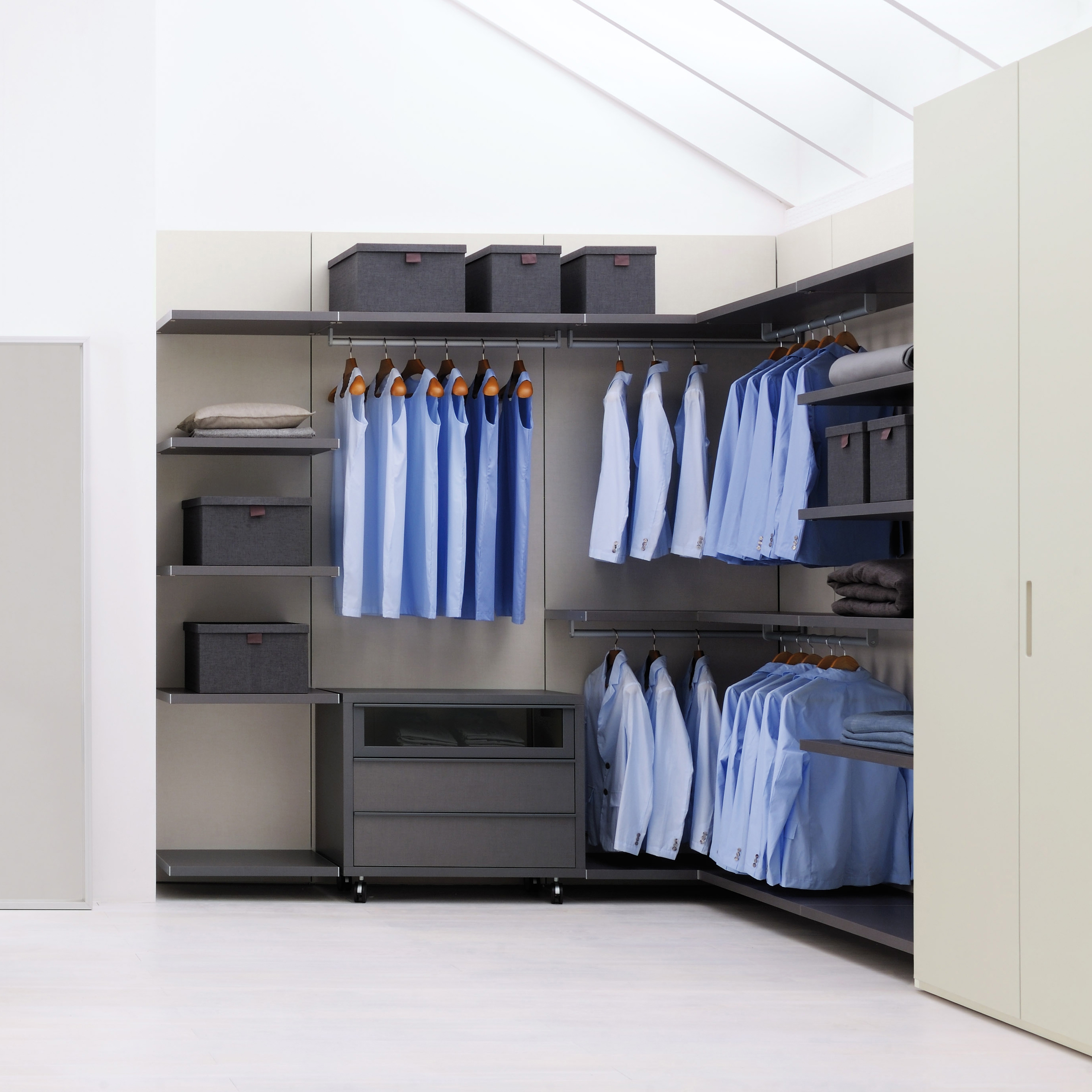 Display product Oasi Walk-in closet from manufacturer Silenia