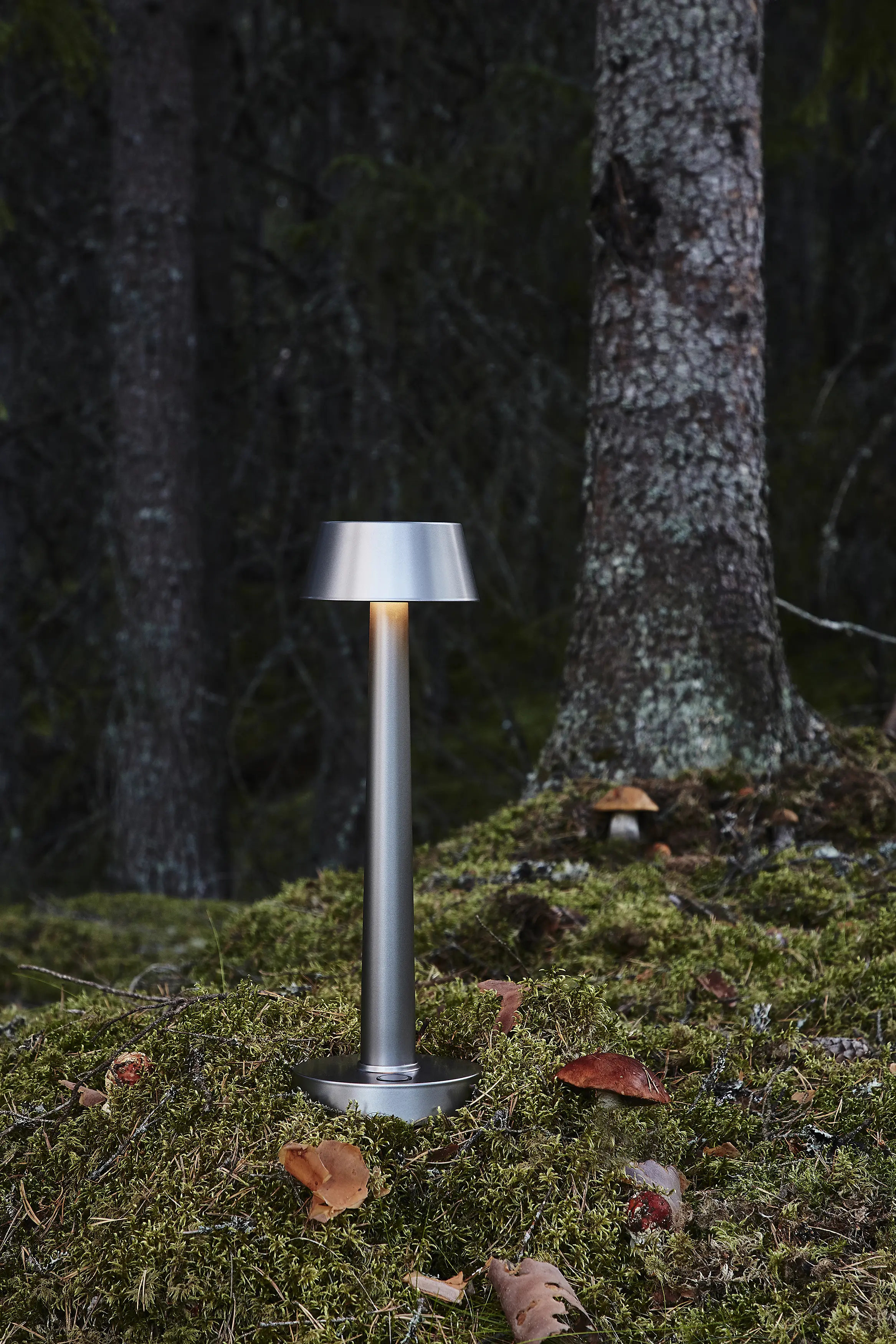 Promemoria - Will o' wisp portable table lamp