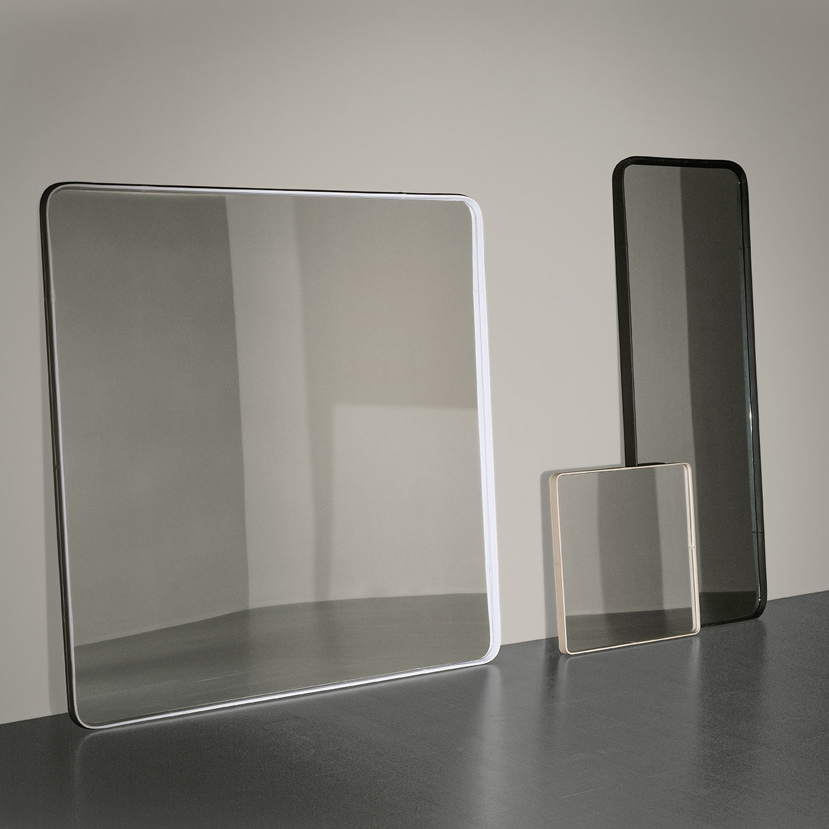 Display product Birk Mirror from manufacturer Meridiani