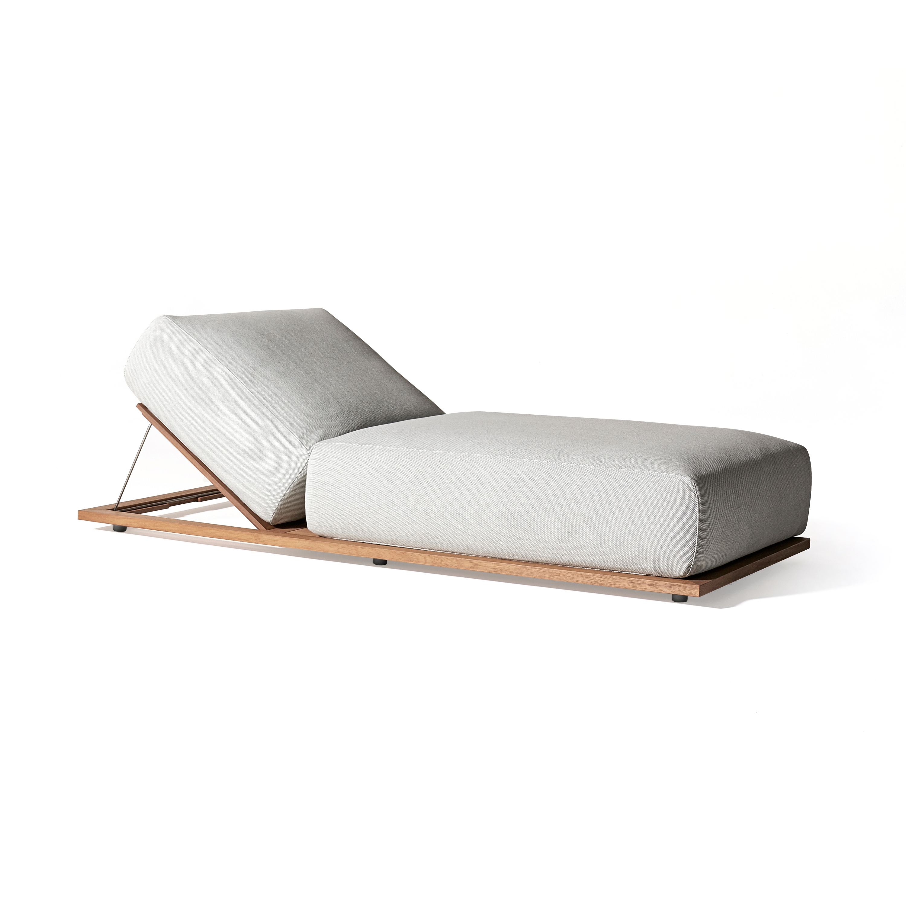 Display product Claud Open Air lounge bed from manufacturer Meridiani